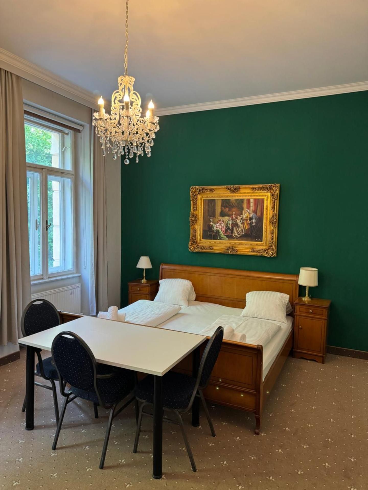 Superior One-Bedroom Apartment
