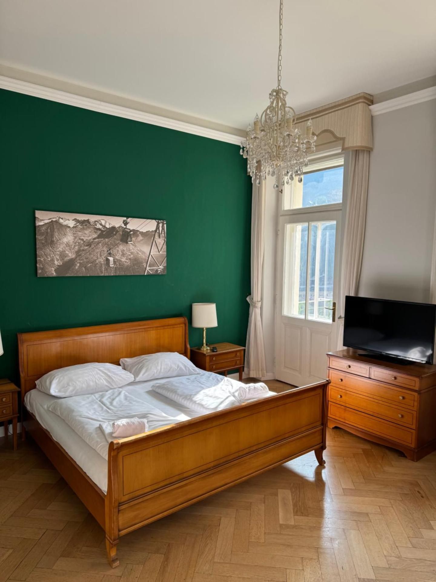 One-Bedroom Deluxe Apartment