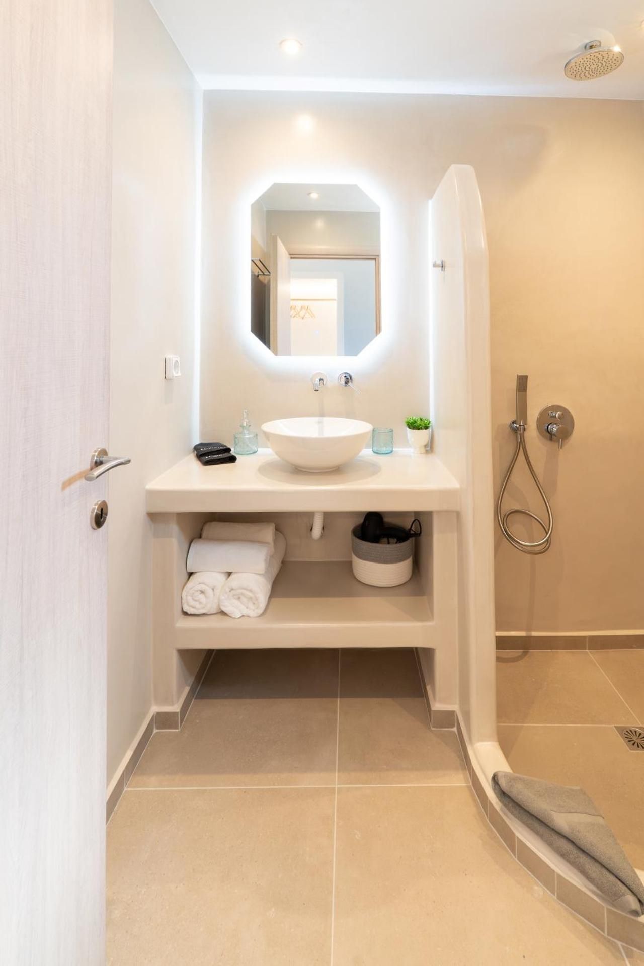 Dauti Gold Suites Suite with Sea View 3