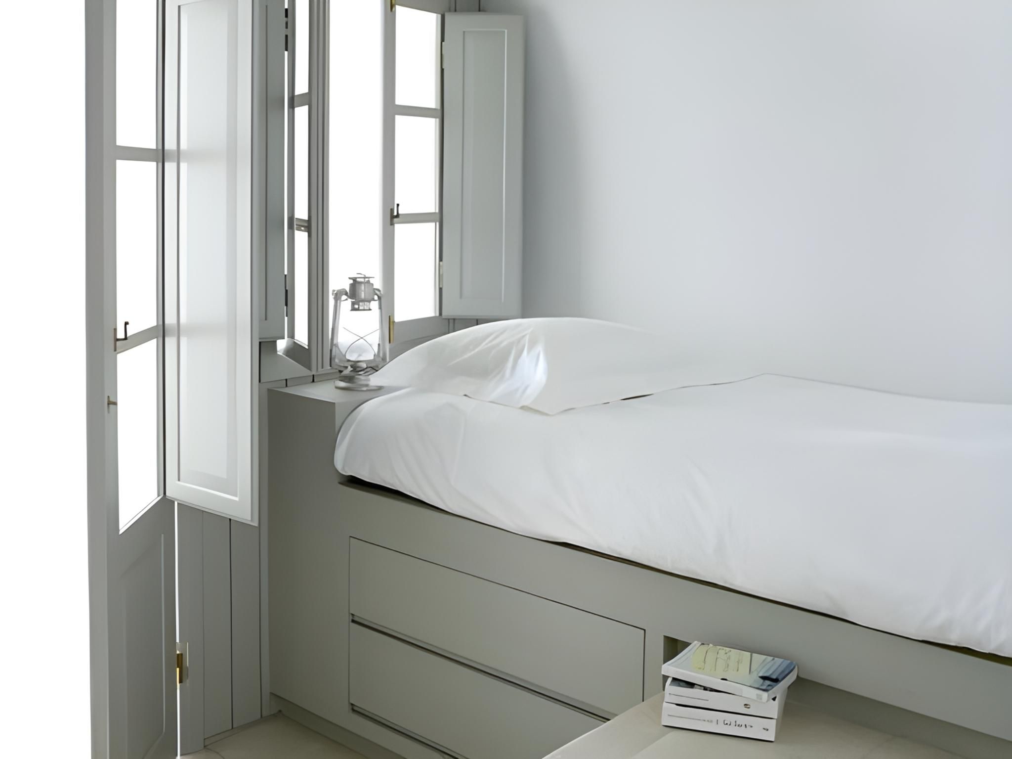 Single Deluxe Double Bed