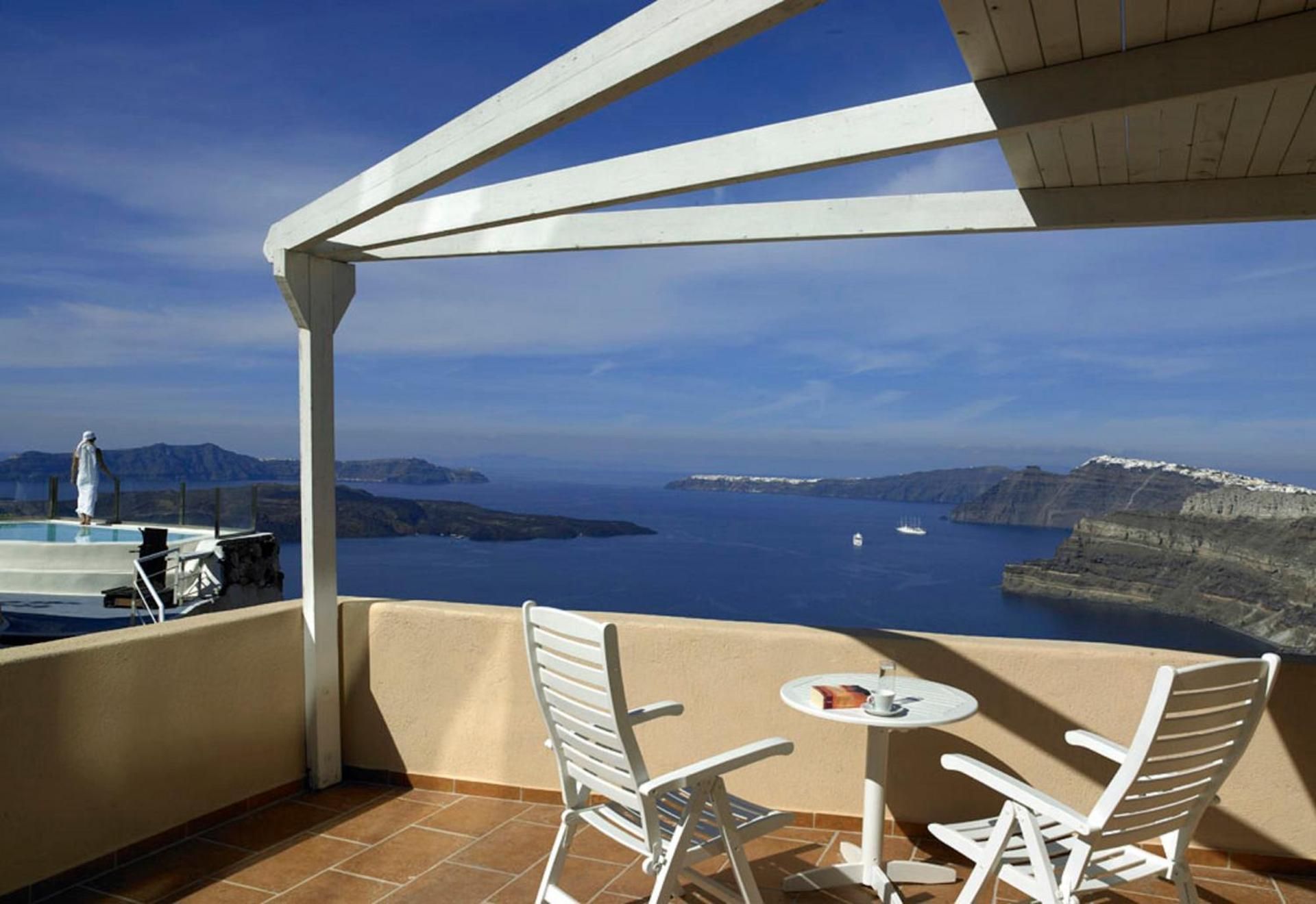 Two-Bedroom VIP Suite Outdoor Hot tub & Caldera View