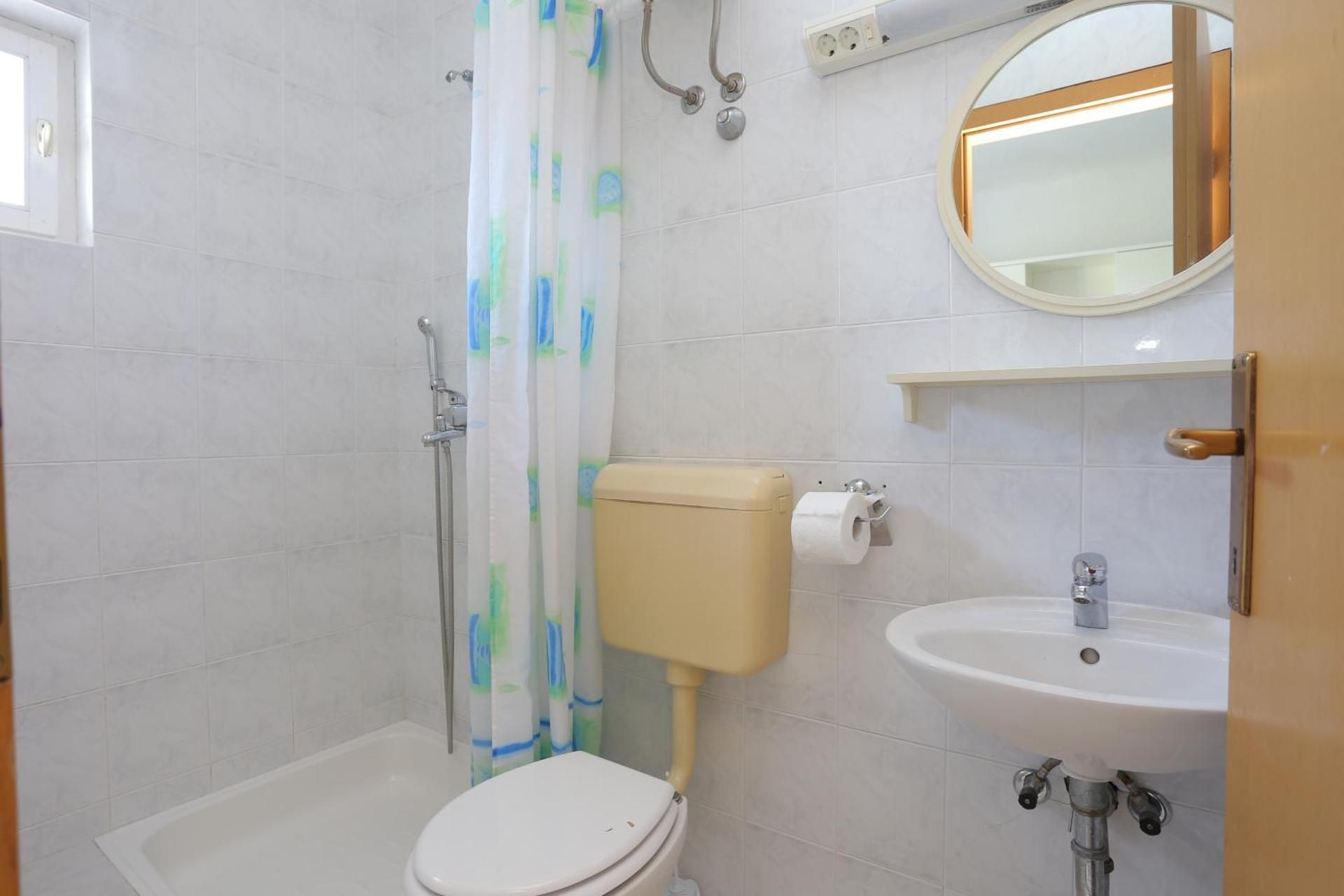 Apartments with parking space Tucepi, Makarska - 2676 Studio with Balcony and Sea View 3