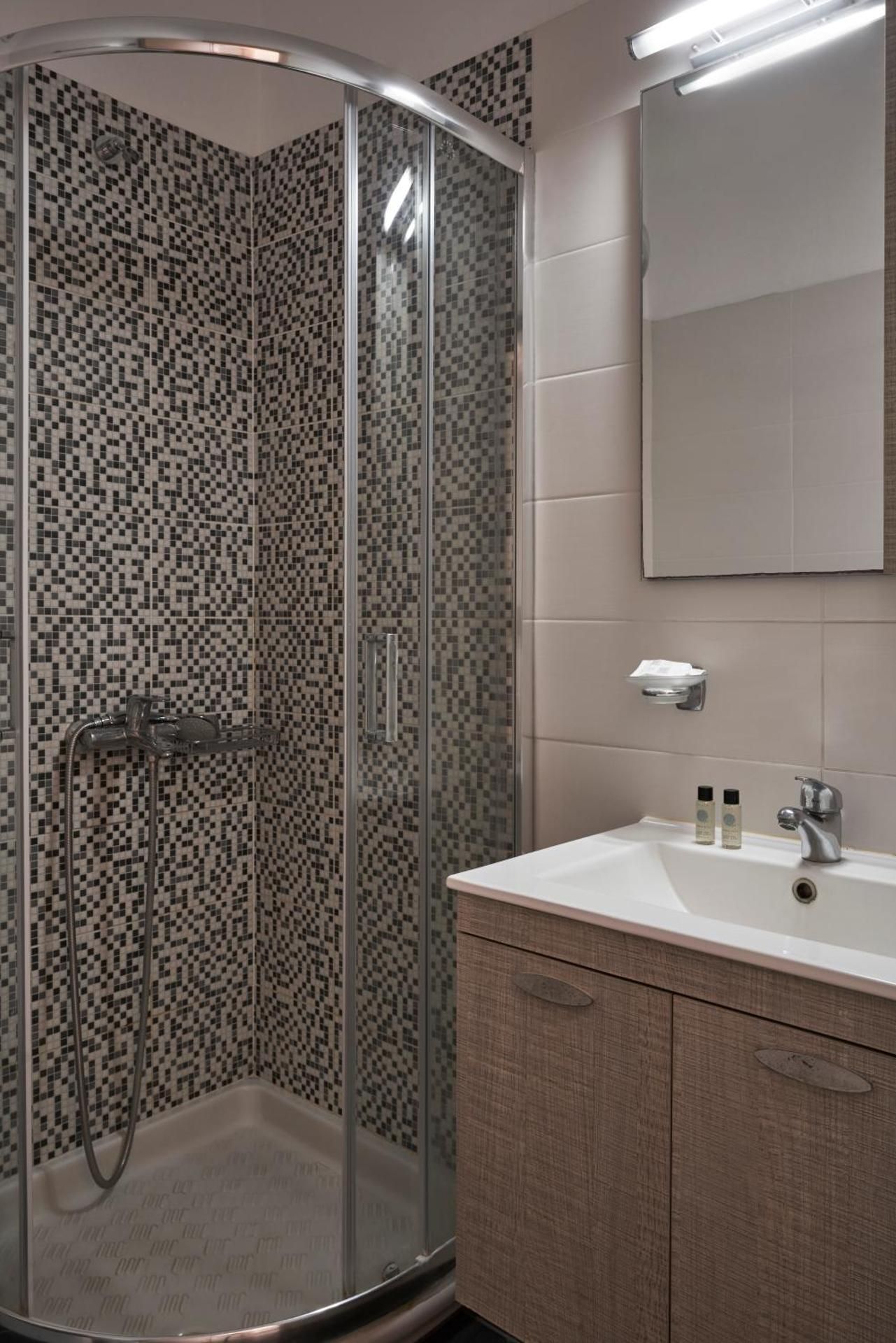 One-Bedroom Suite with Jetted Tub