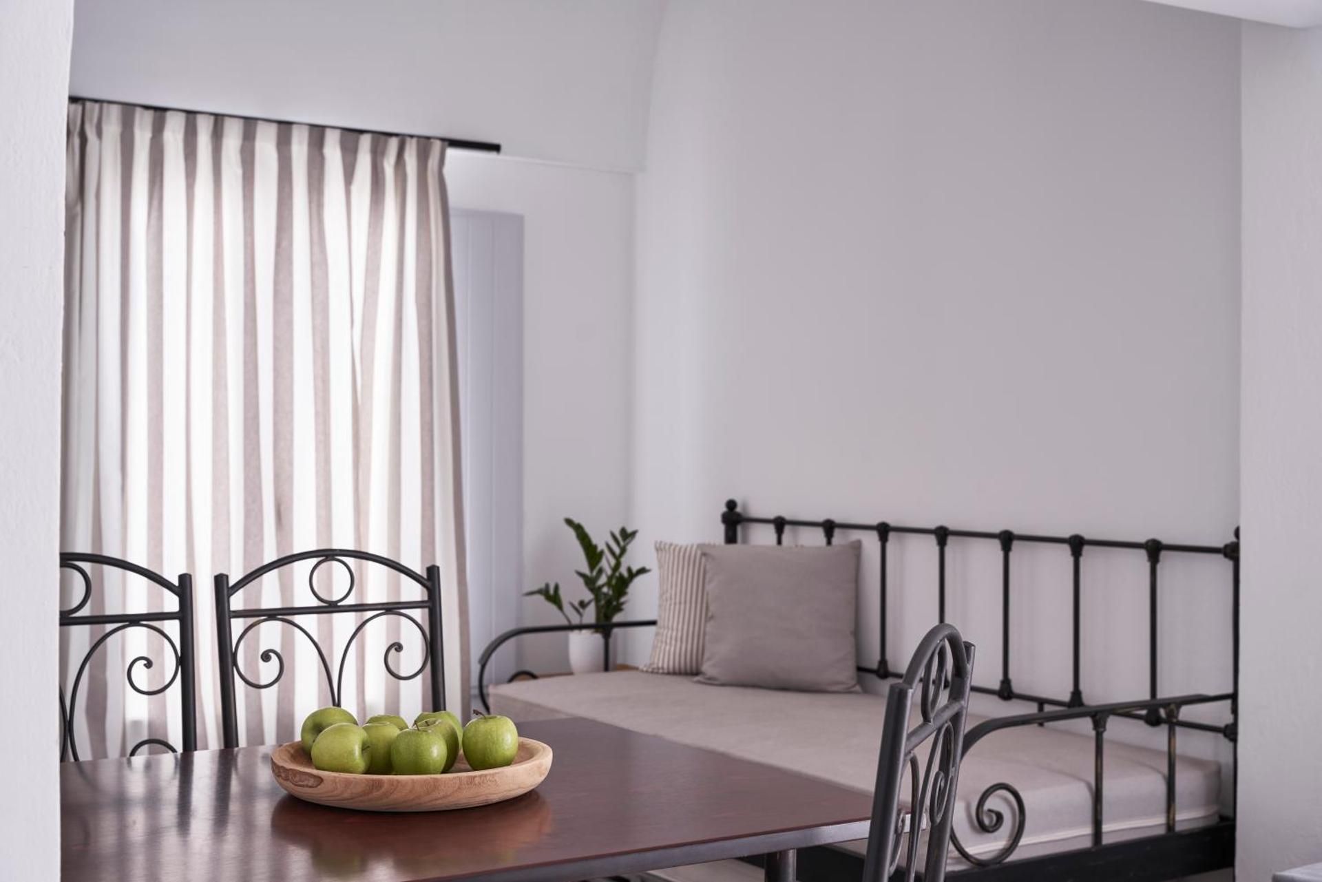 One-Bedroom Suite with Jetted Tub