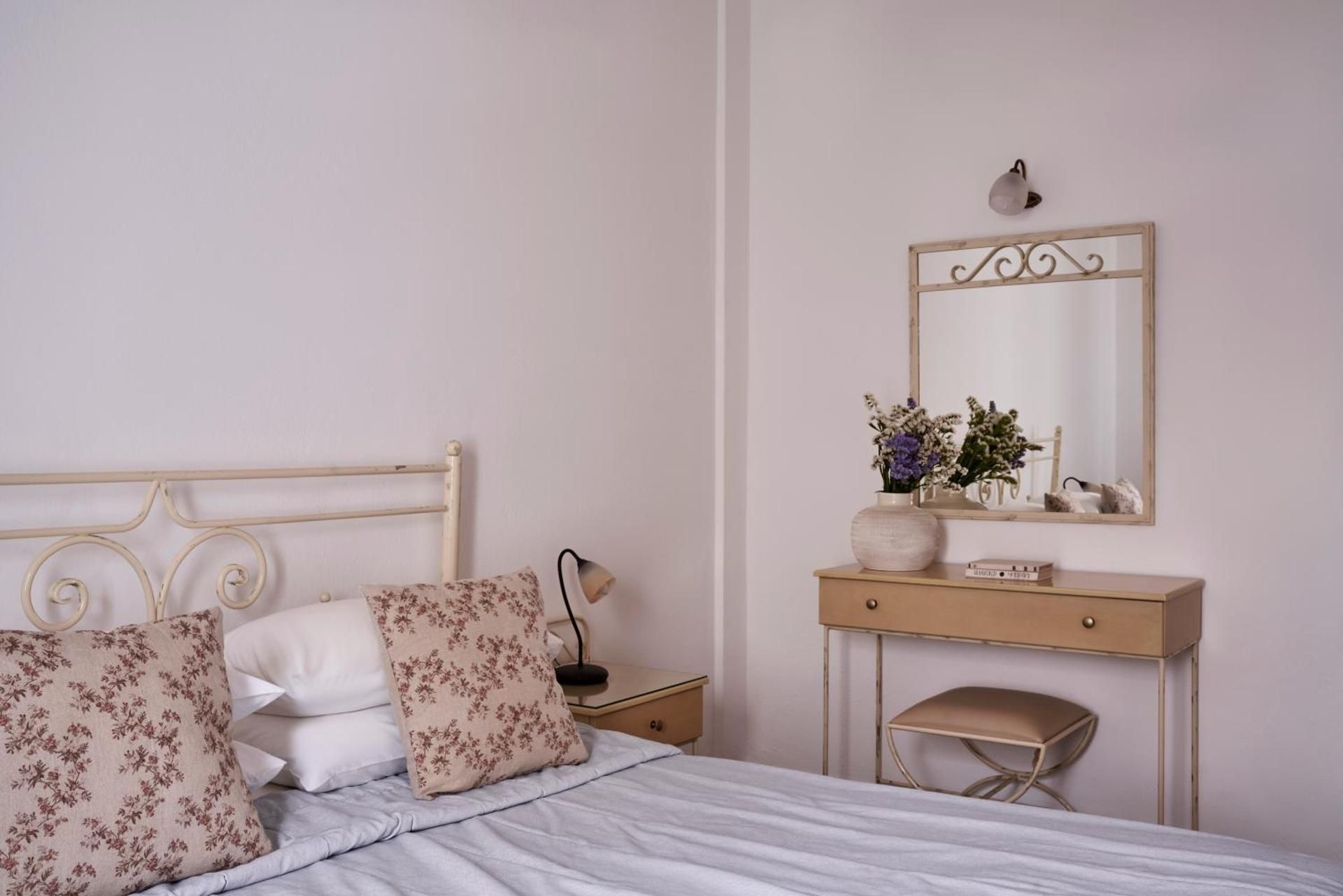 One-Bedroom Suite with Jetted Tub