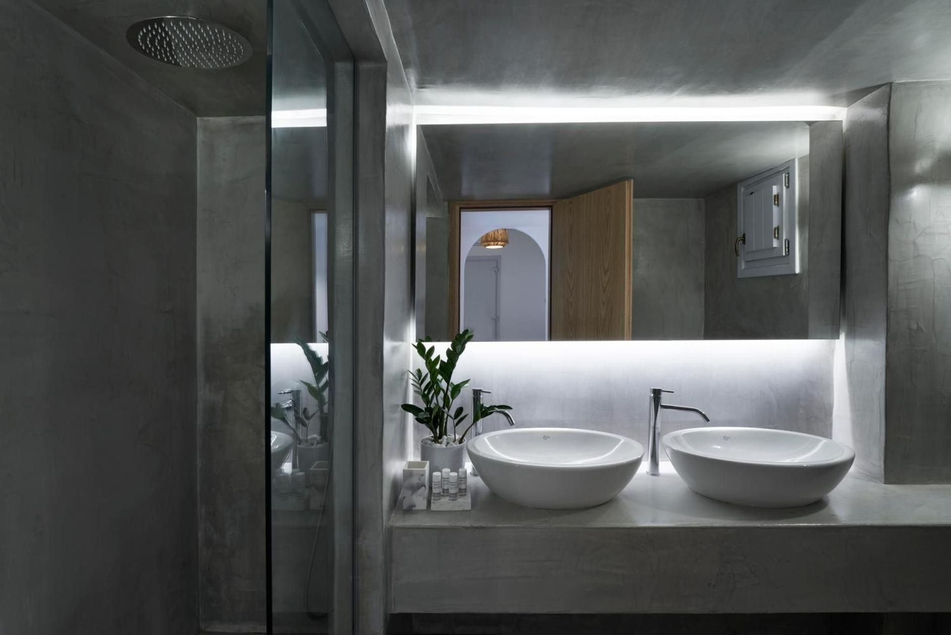 Deluxe One-Bedroom Suite