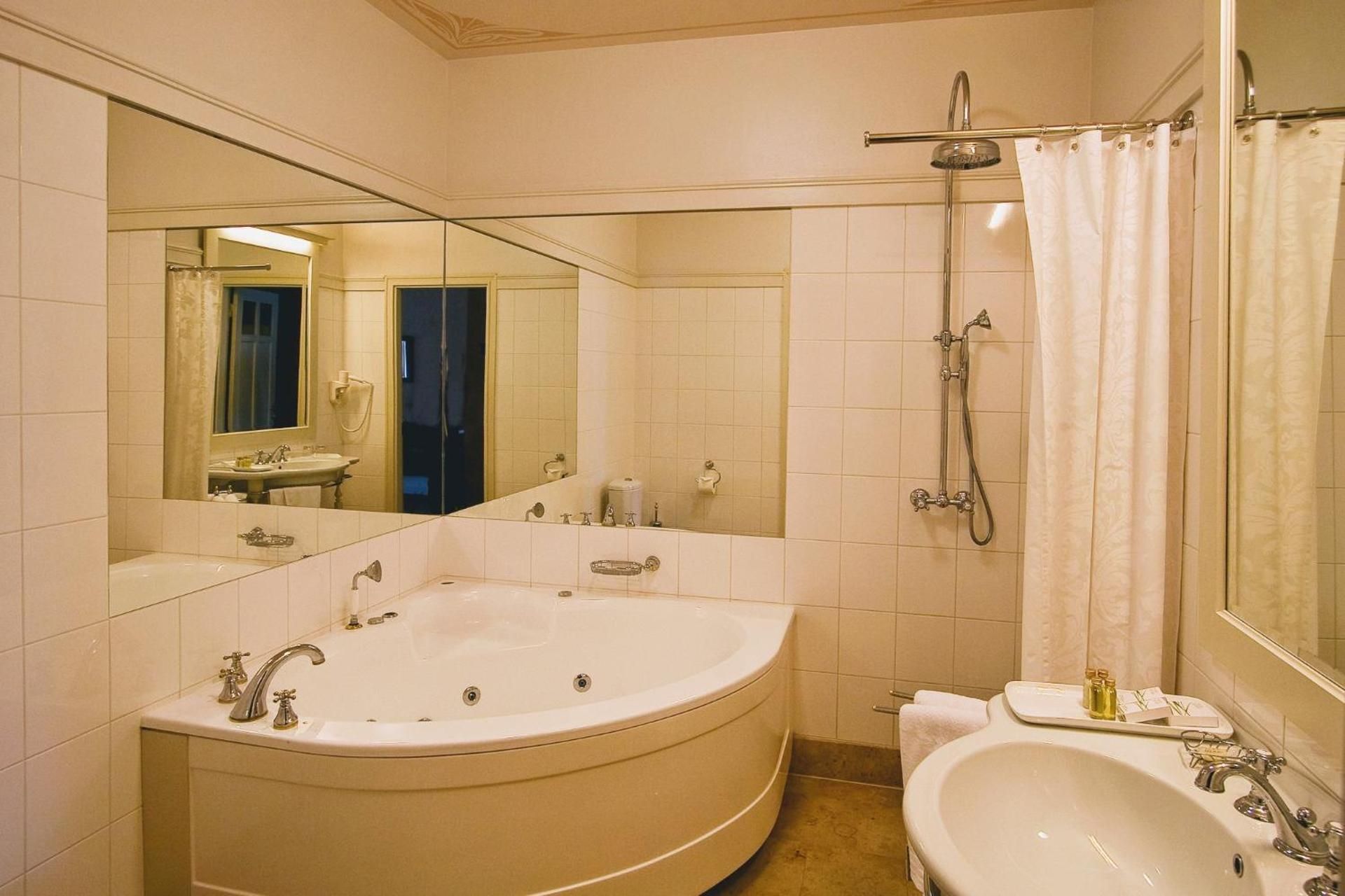 Master´s Floor Mahogany Suite