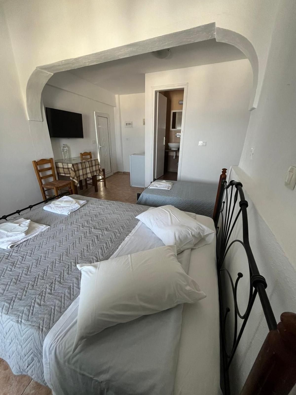 Stella Nomikou Apartments Triple Room with Sea View 2