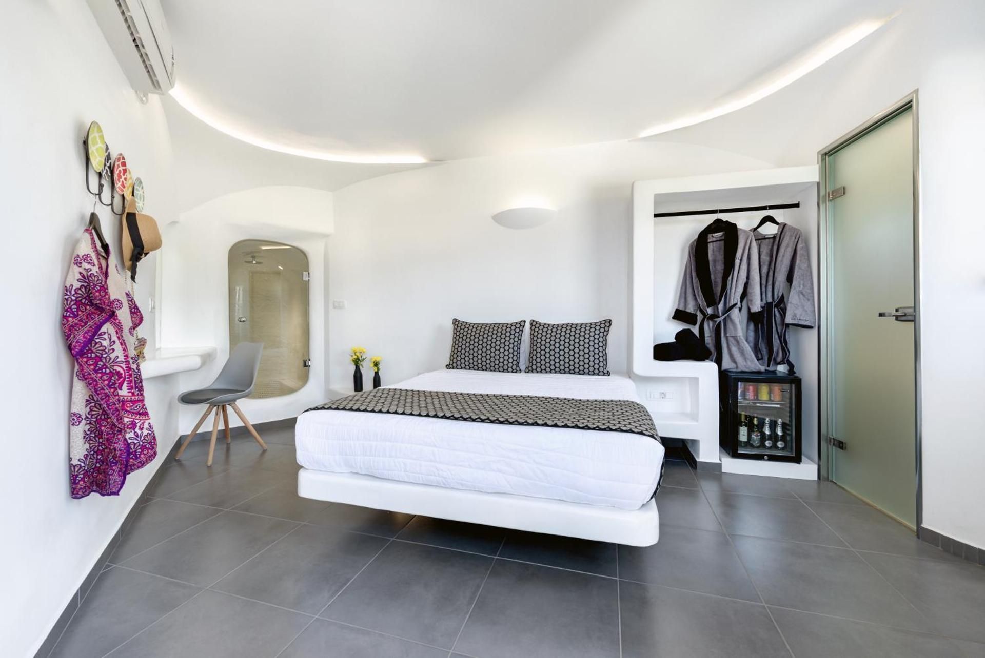 Suite with Cave Hot Tub