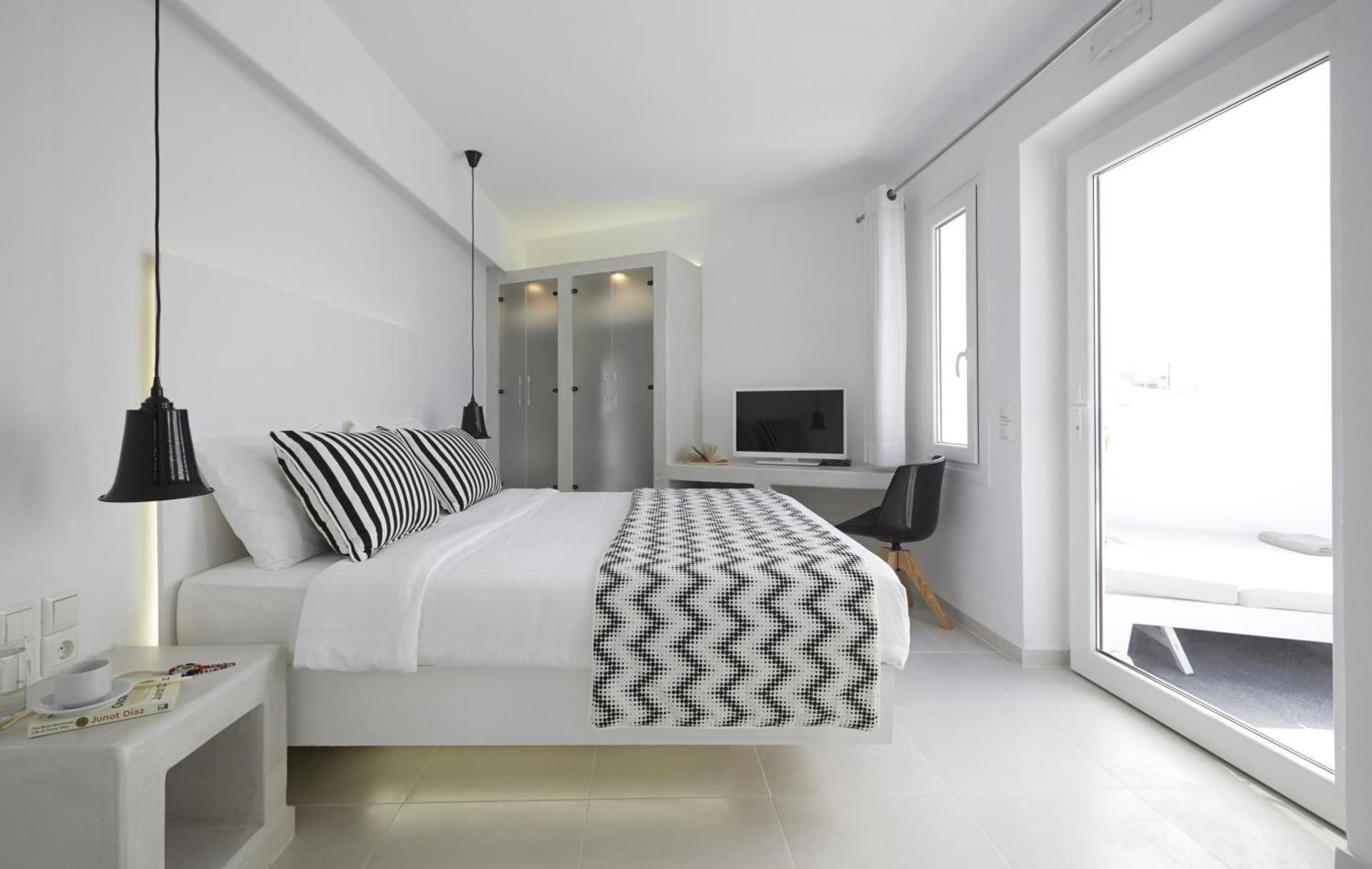 Honeymoon Heart Suite
