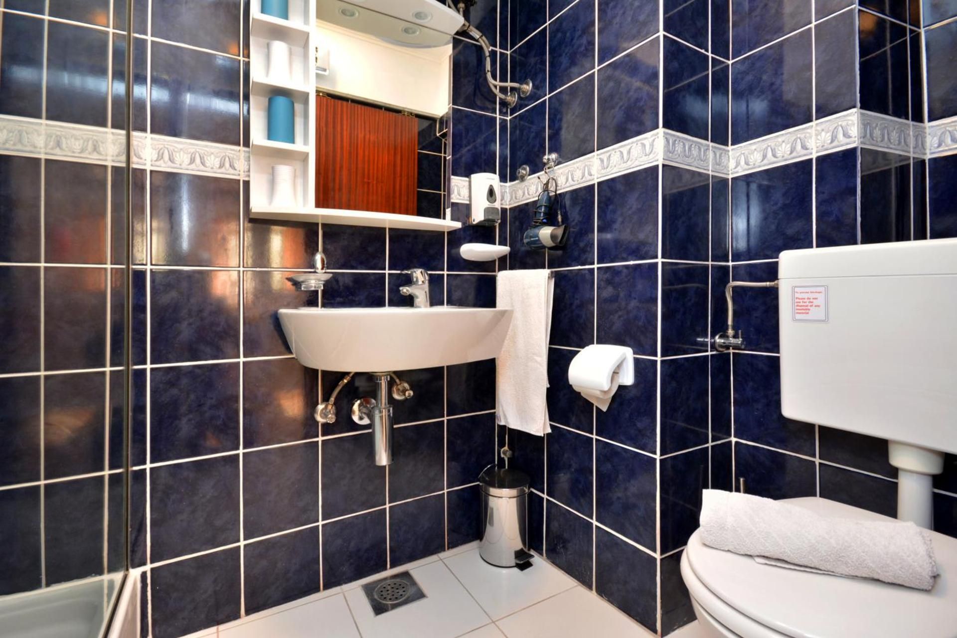 Apartments & Rooms As