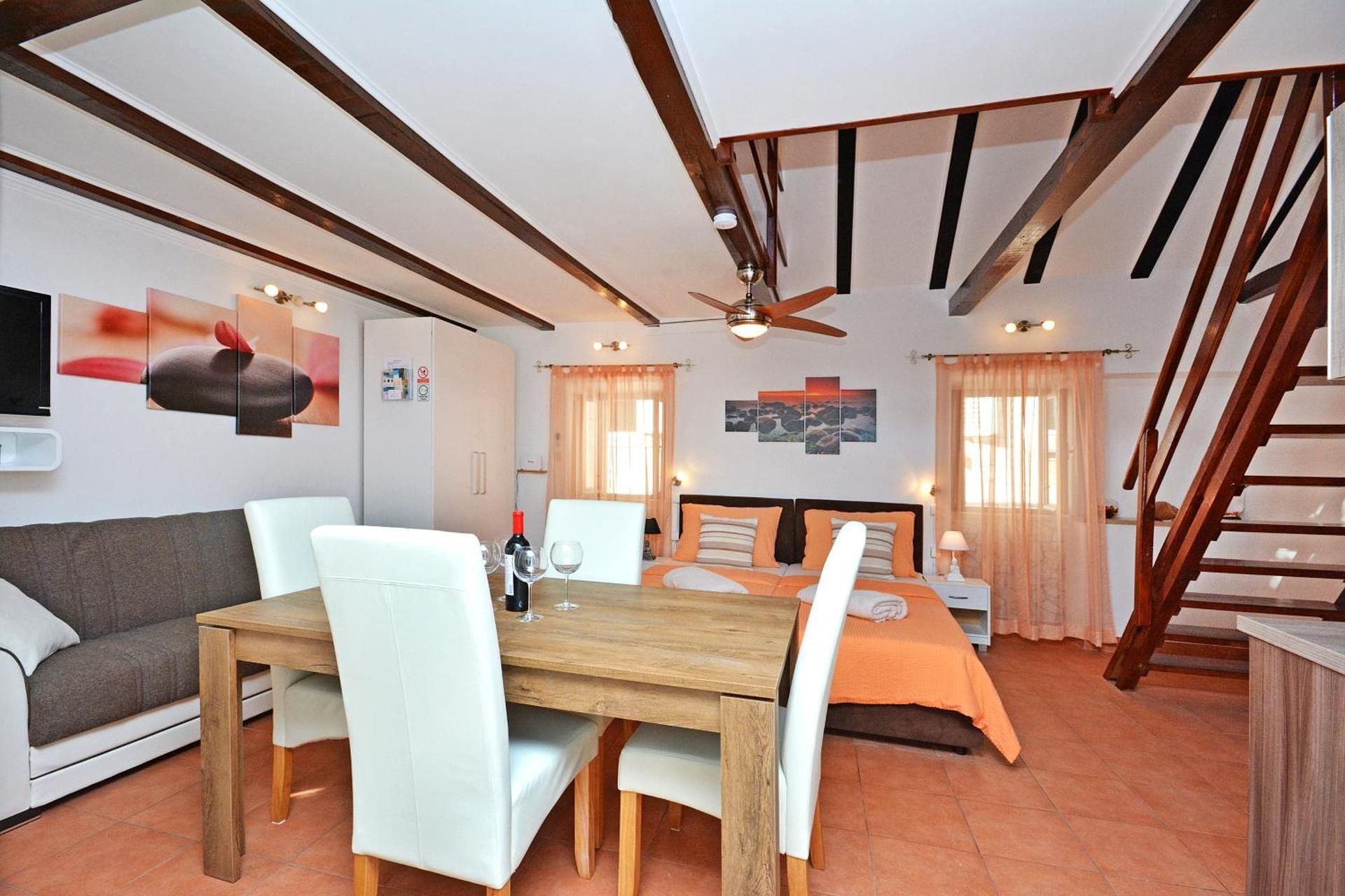 Apartments & Rooms As