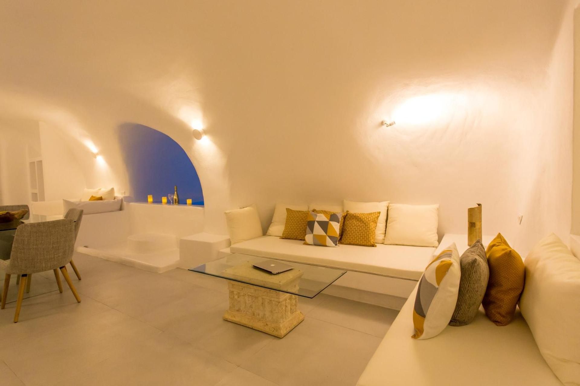 Grand Two Bedroom Apartment with Private Hot Tub