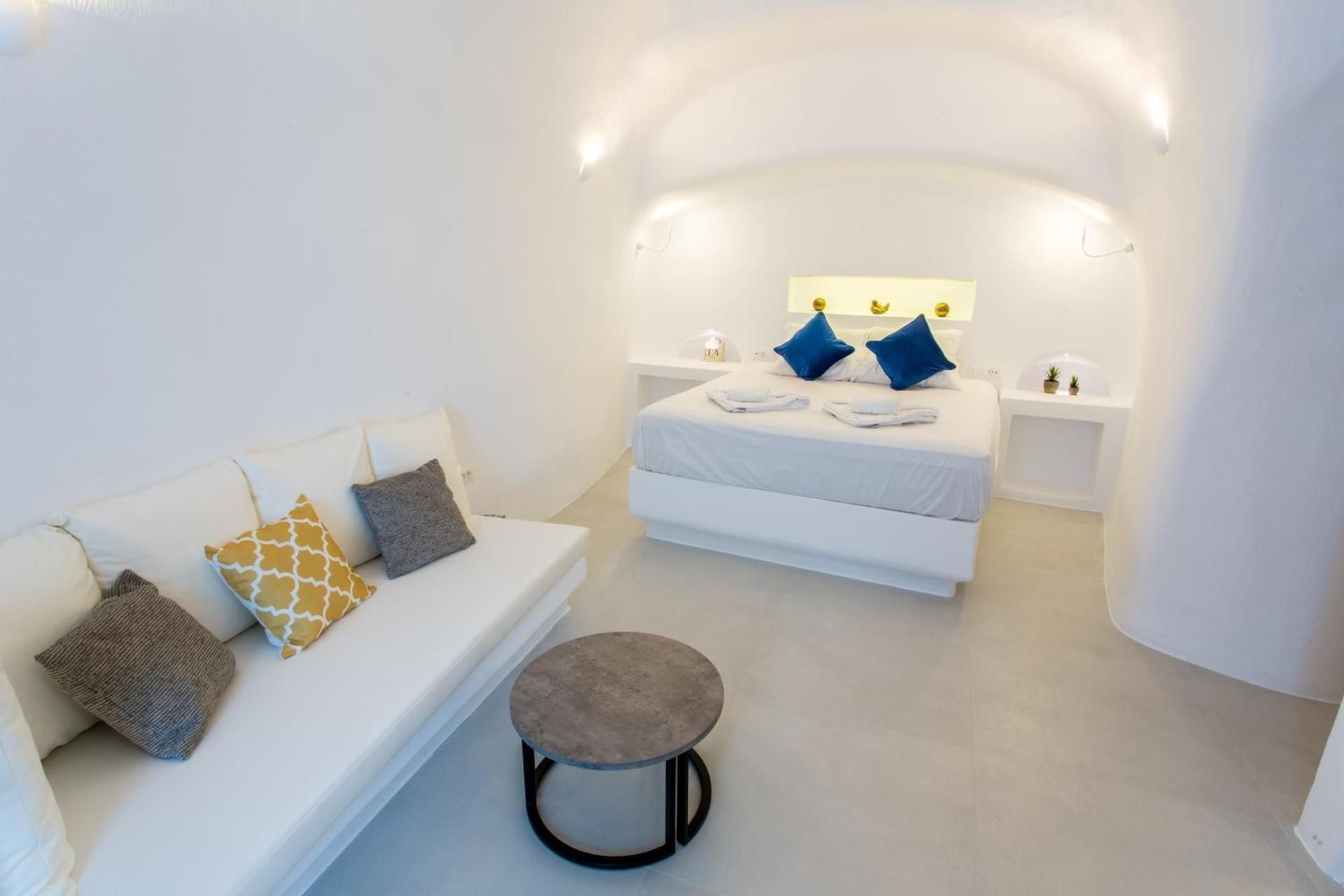 Icon Apartment with Bed Deck