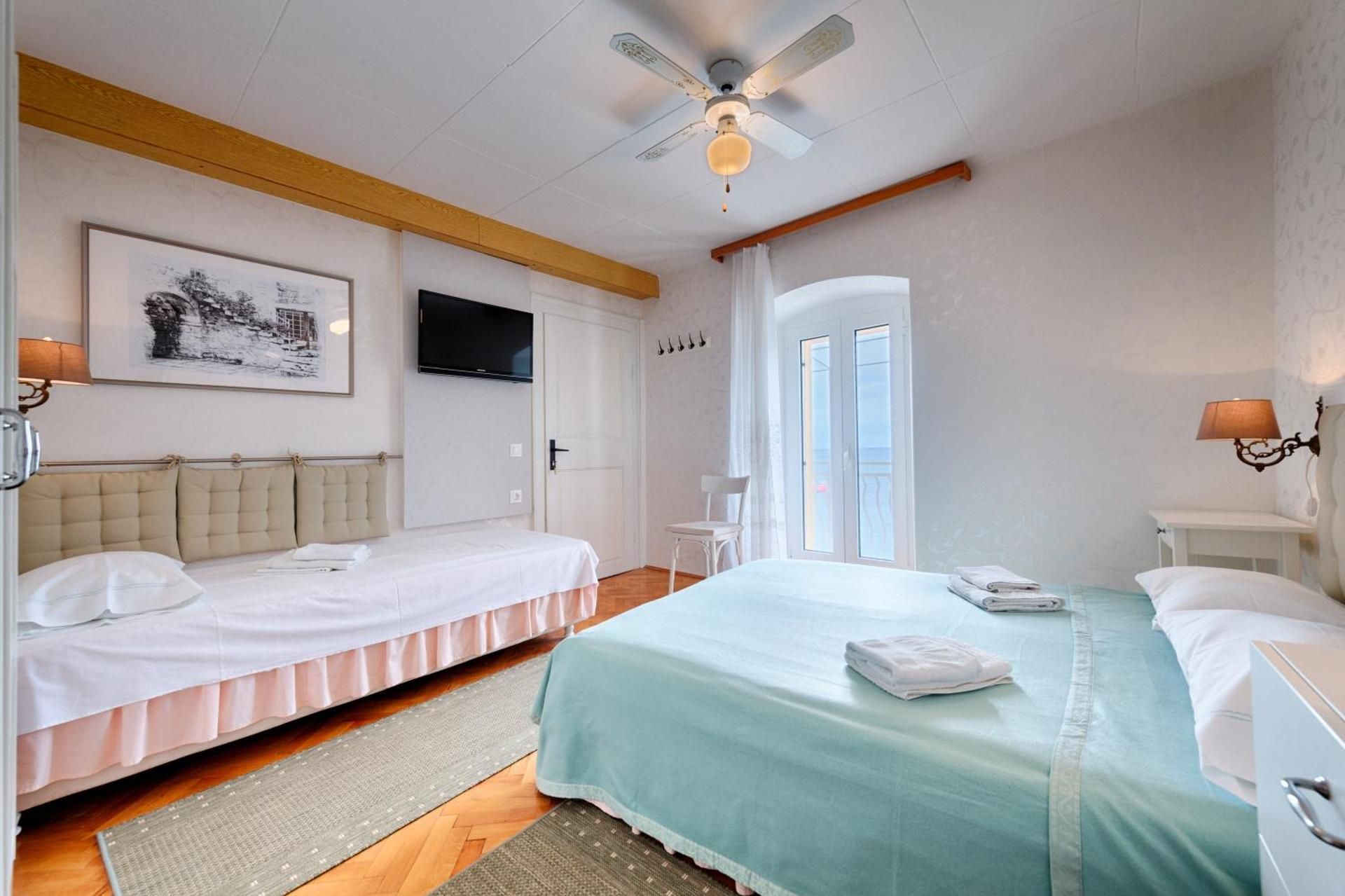 Triple Room with Balcony and Sea View