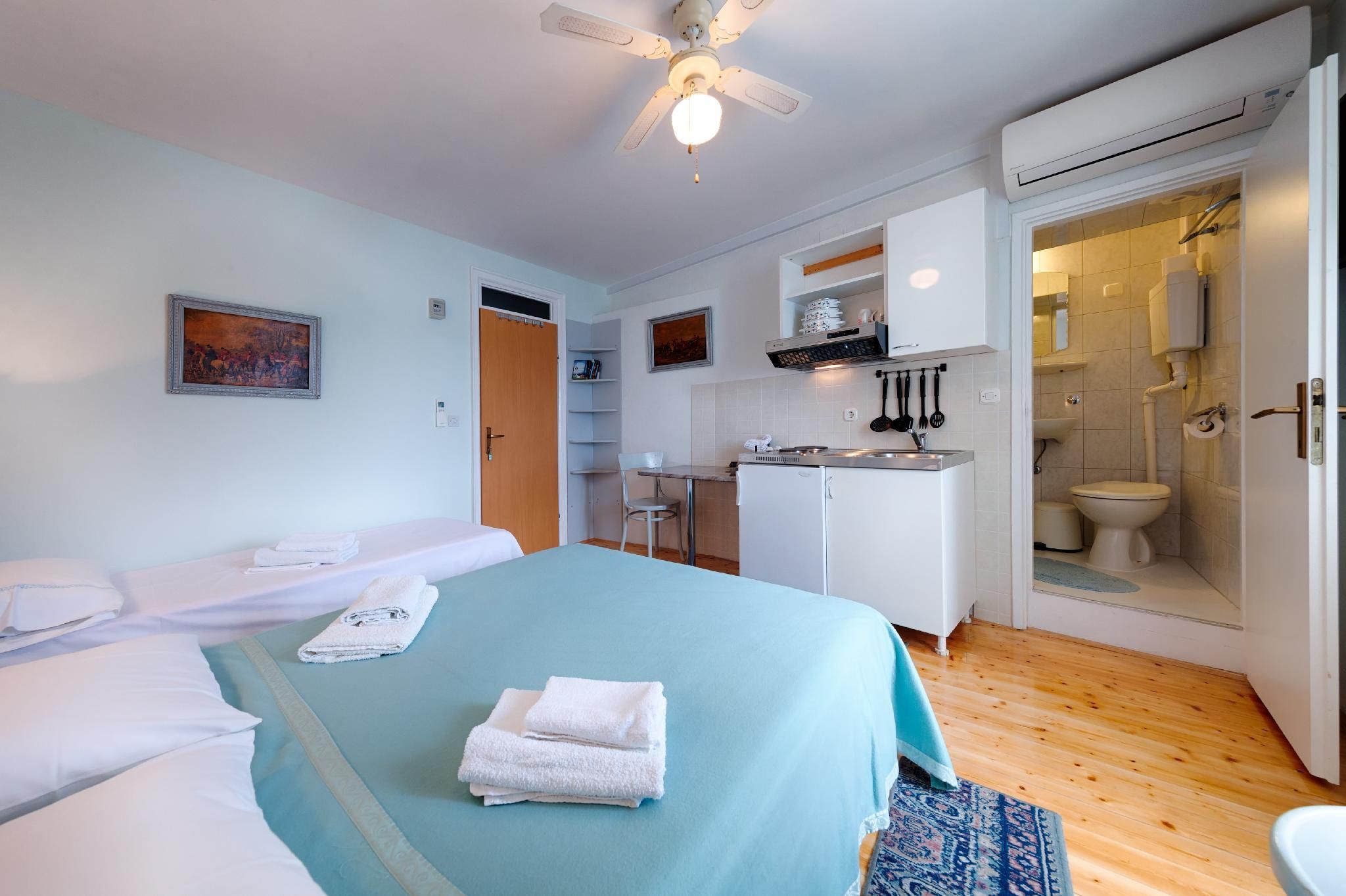 Studio Apartment