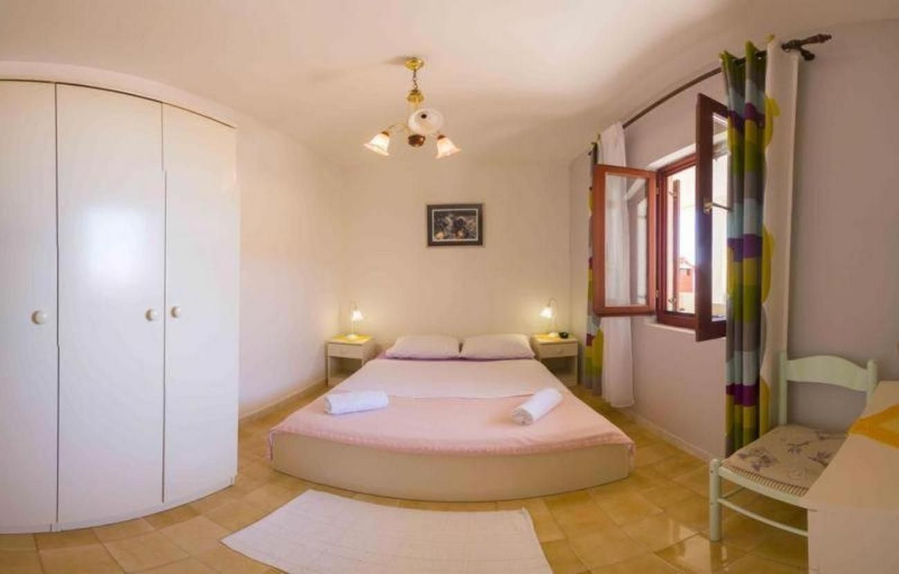 Three-Bedroom Apartment with Terrace and Sea View