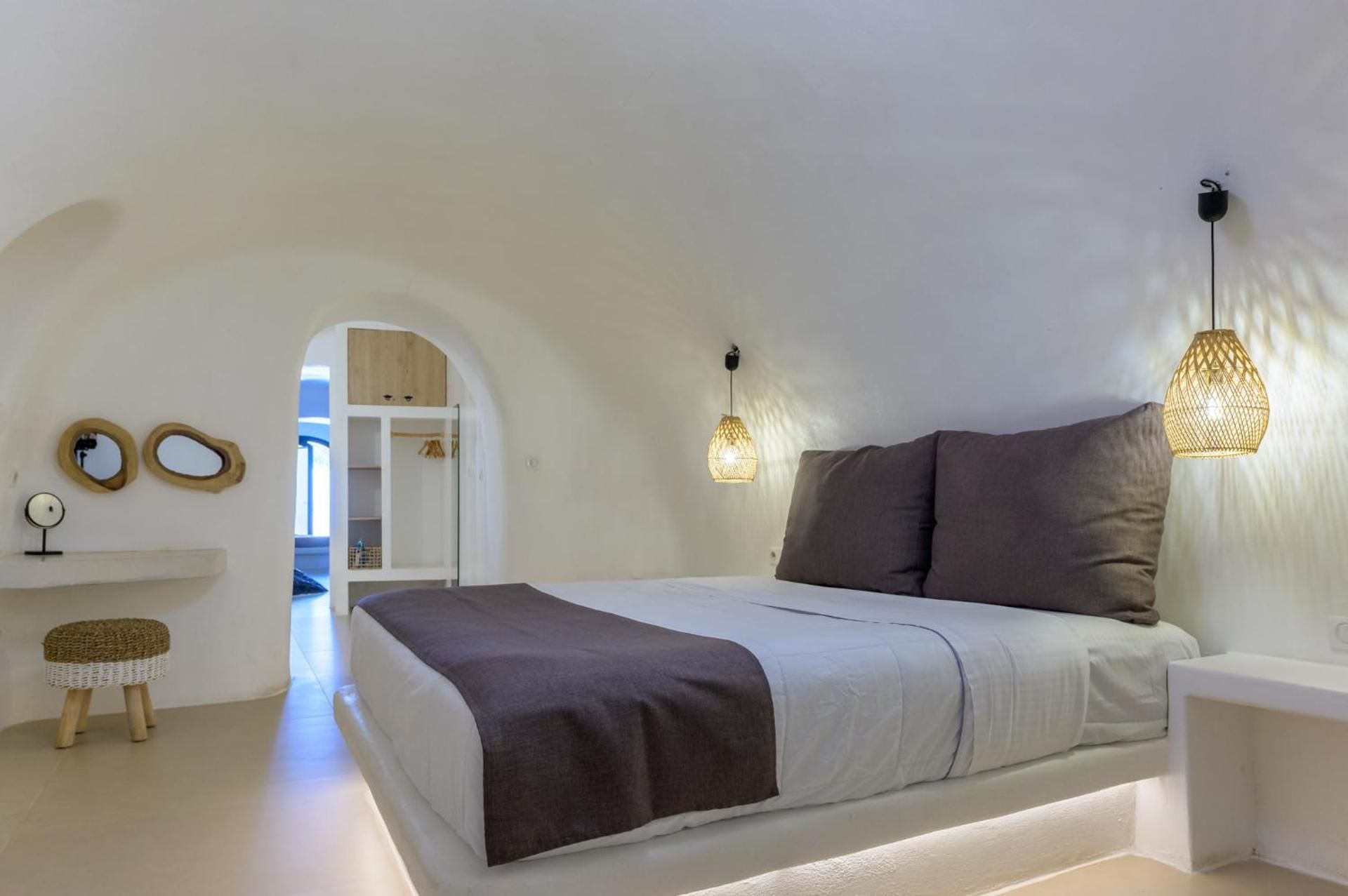 Three-Bedroom Deluxe Apartment