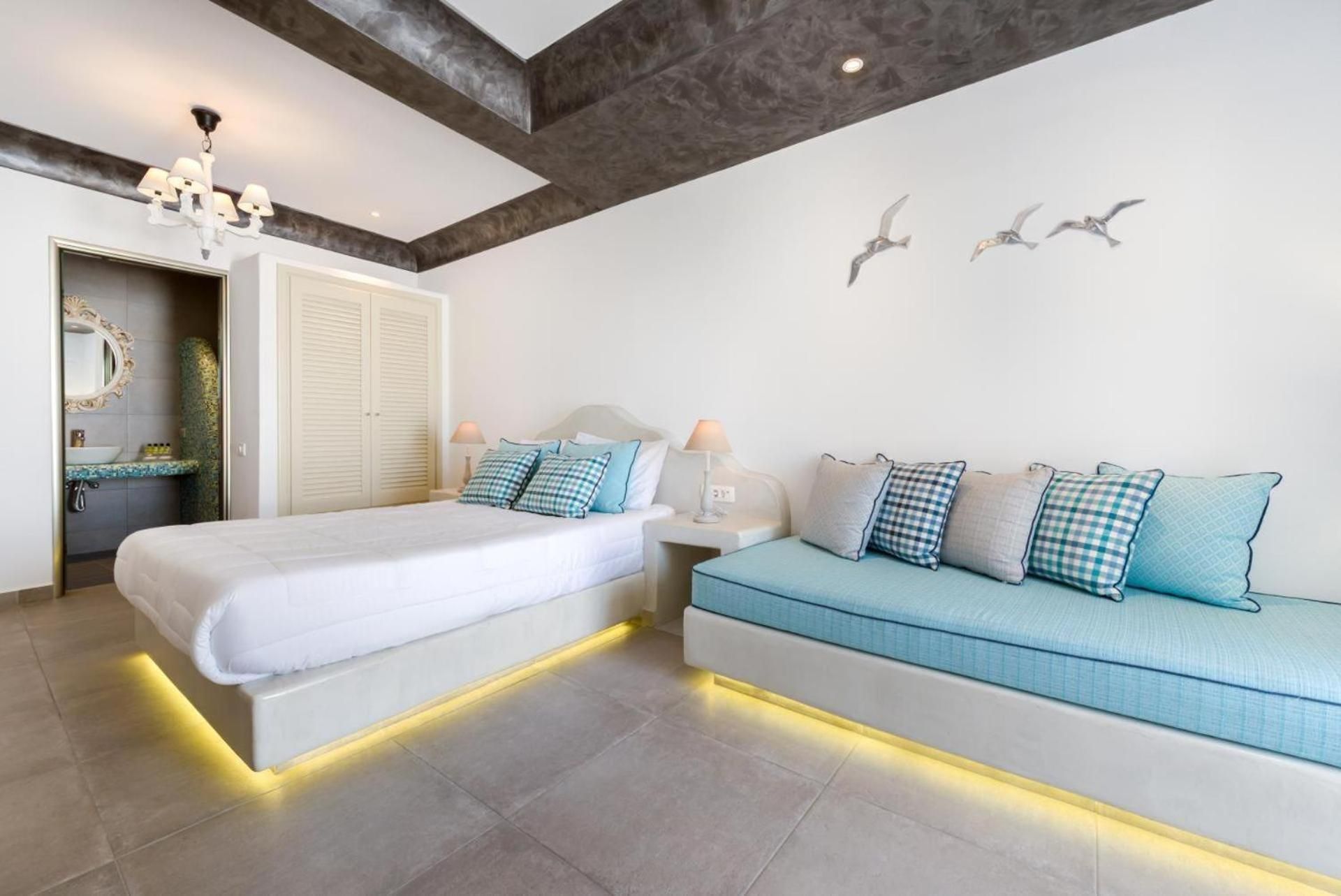 Queen Room with Spa Bath
