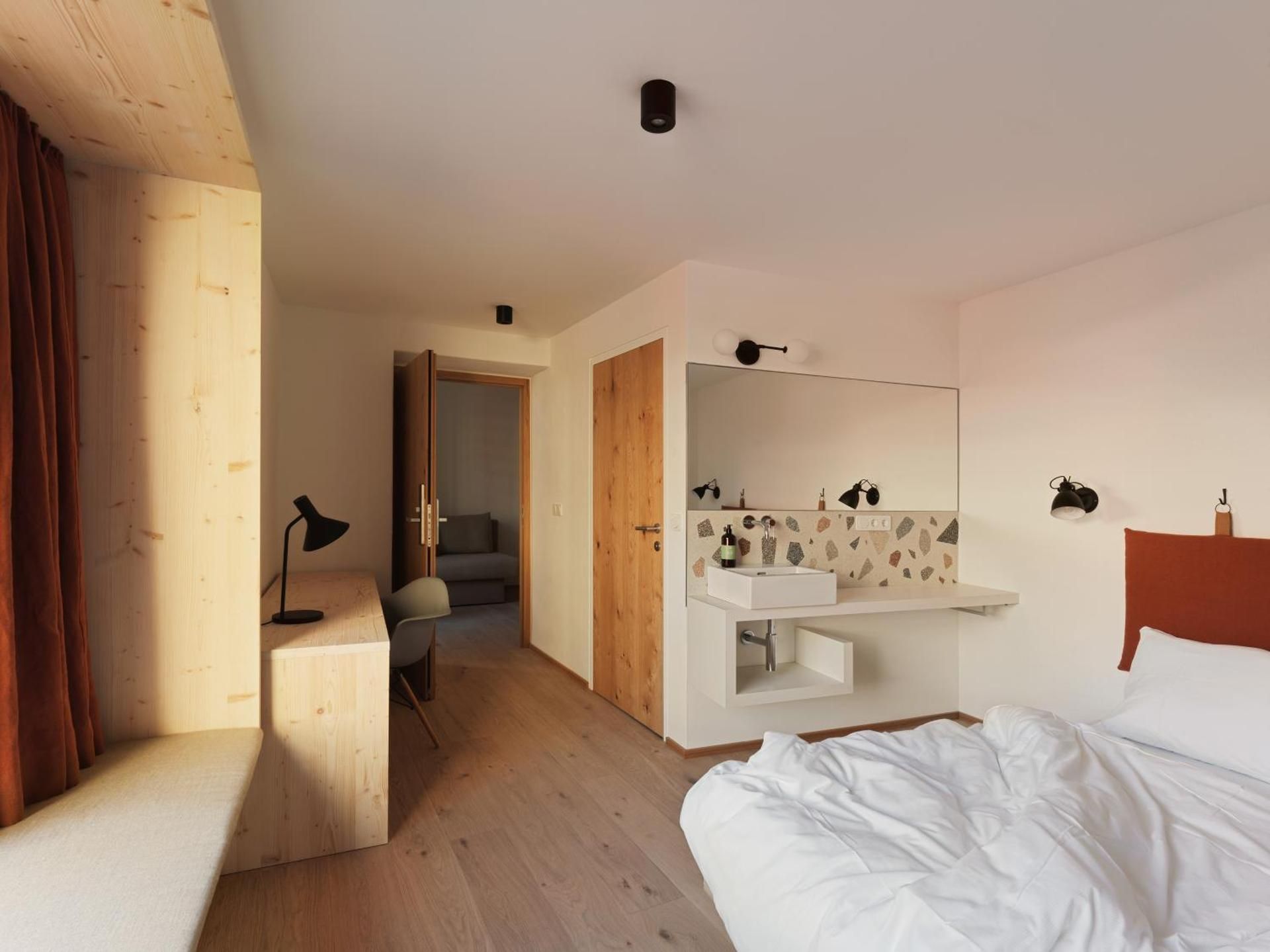 DELUXE APARTMENT