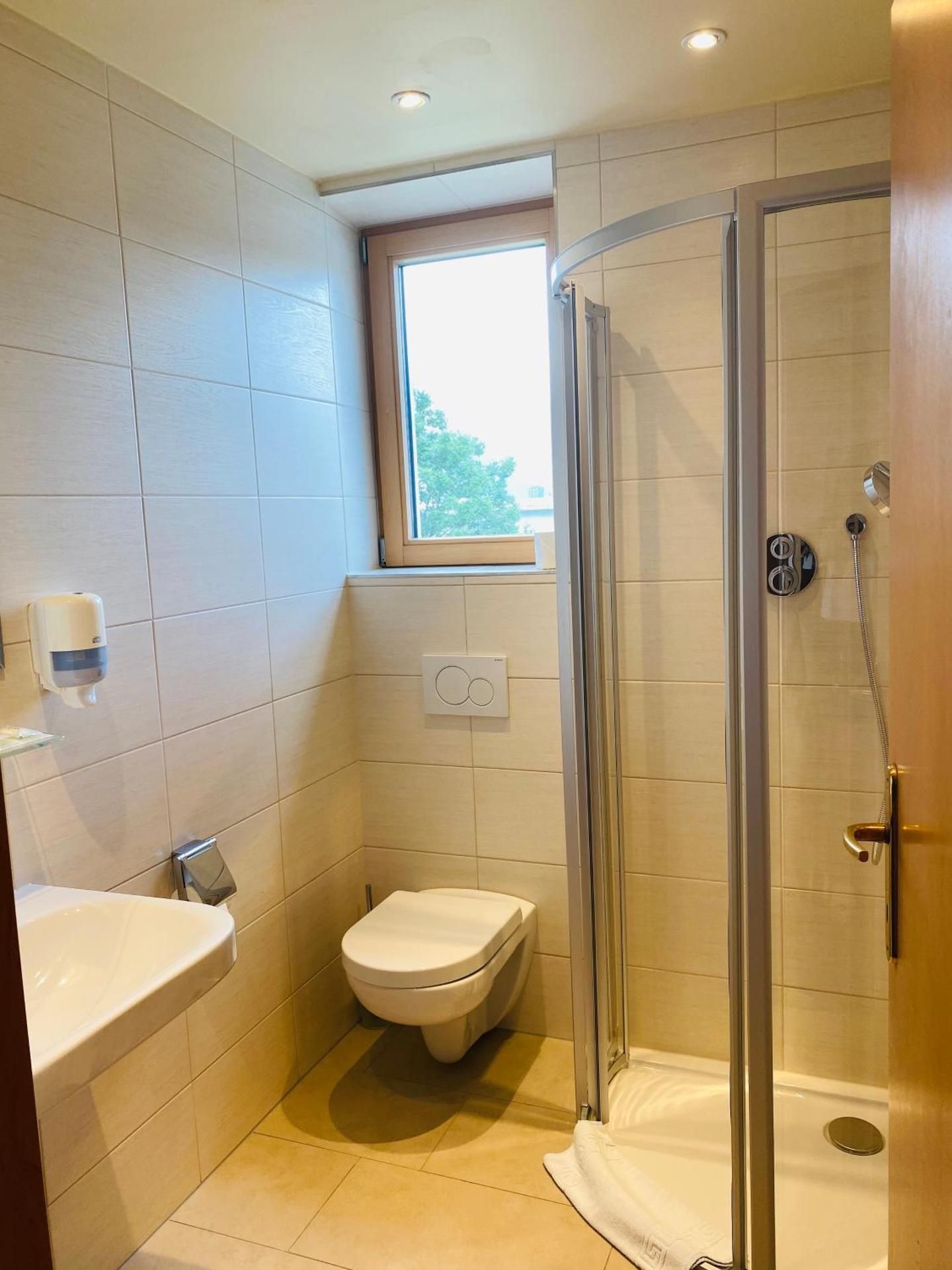 Hotel Charlotte Triple Room 3