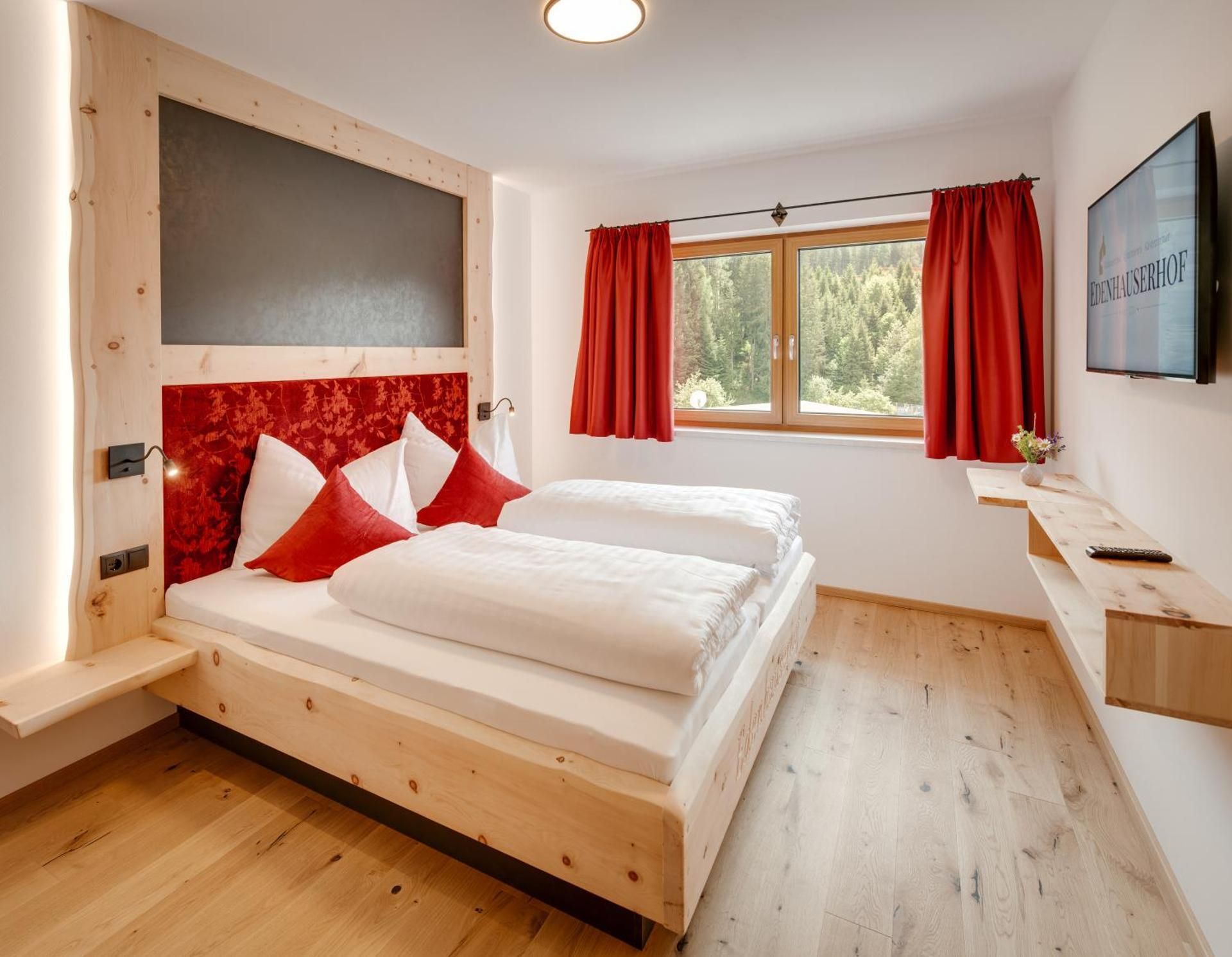 Edenhauserhof Apartment with Lake View