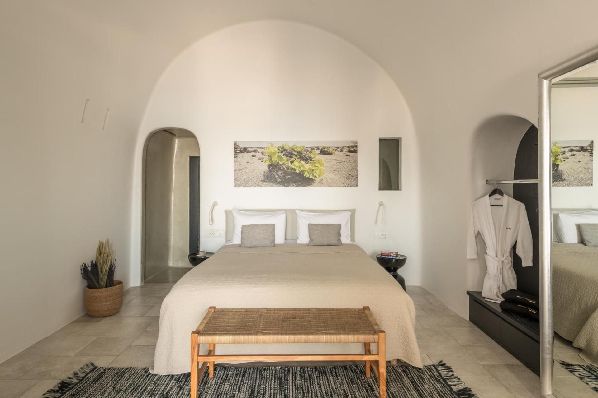 The Porto Fira Suite with Hot Tub and Caldera View