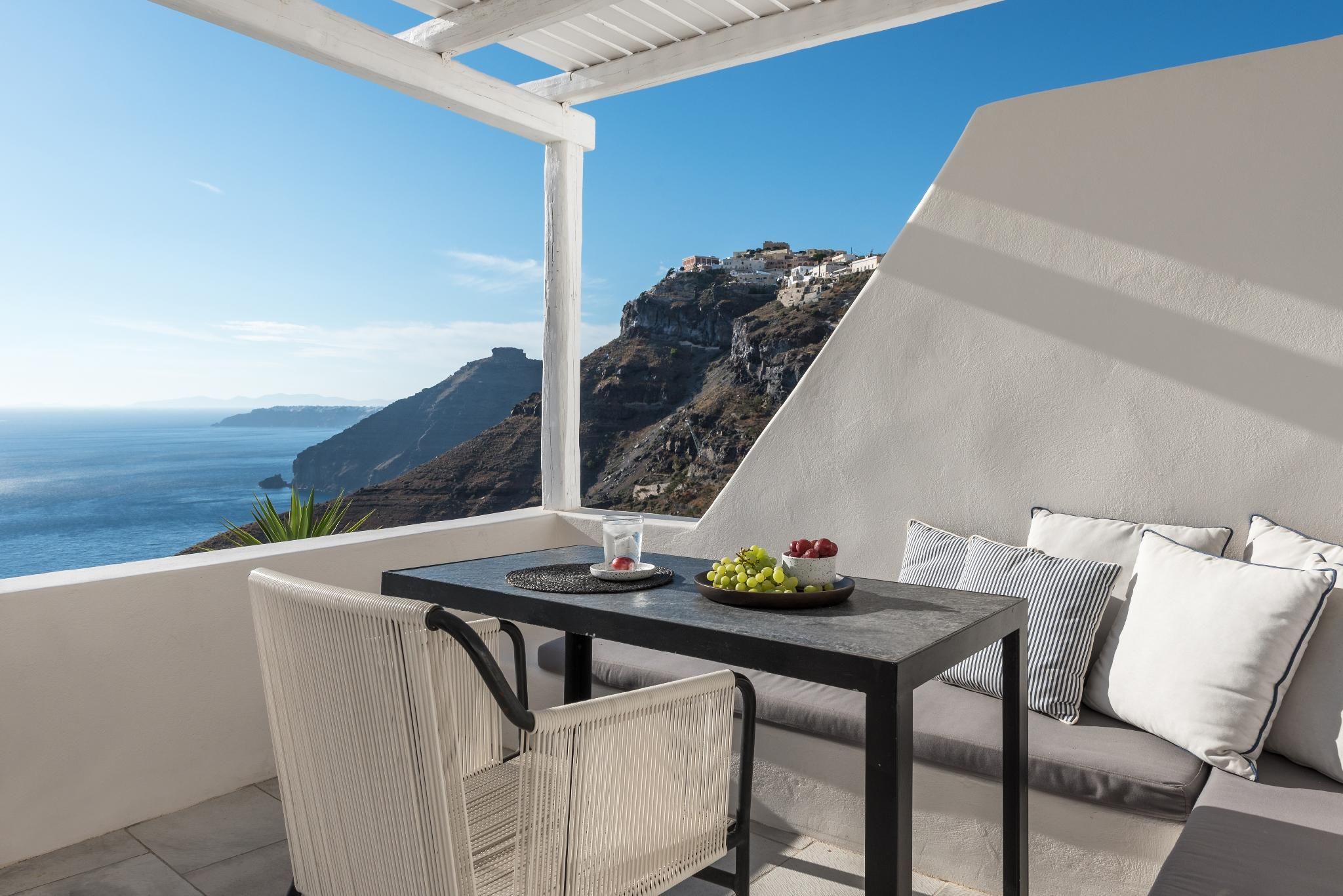 Suite with Bathtub