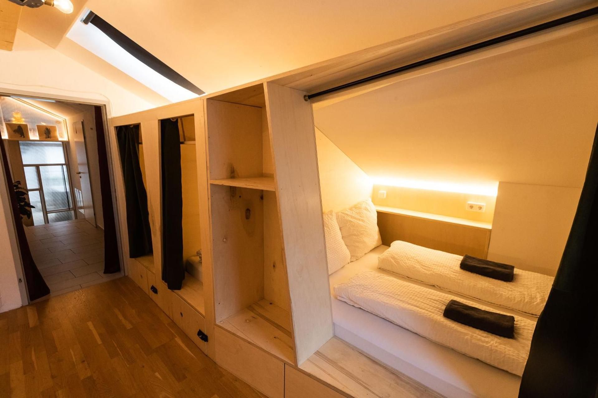 Double Bed in 6-Bed Mixed Dormitory Room