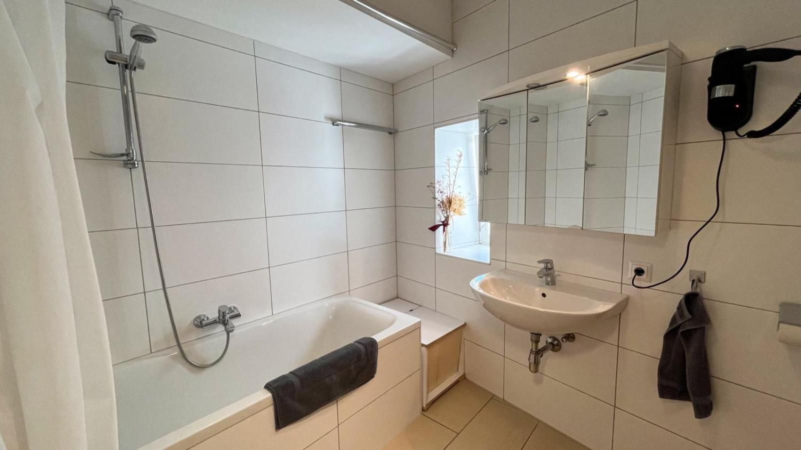 Montagu Hostel Double Room with Private Bathroom and Kitchen