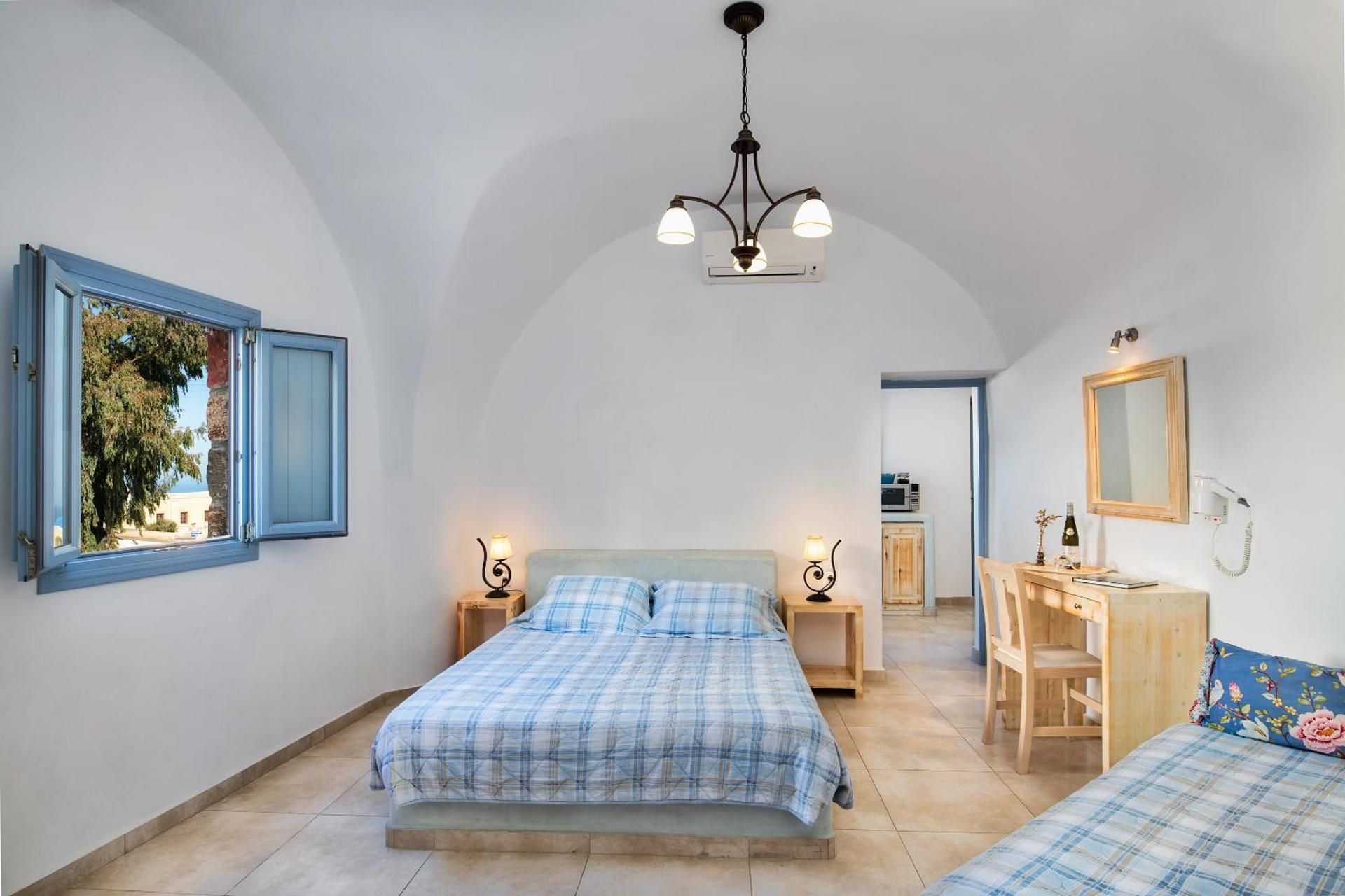 One-Bedroom Apartment with Hot Tub