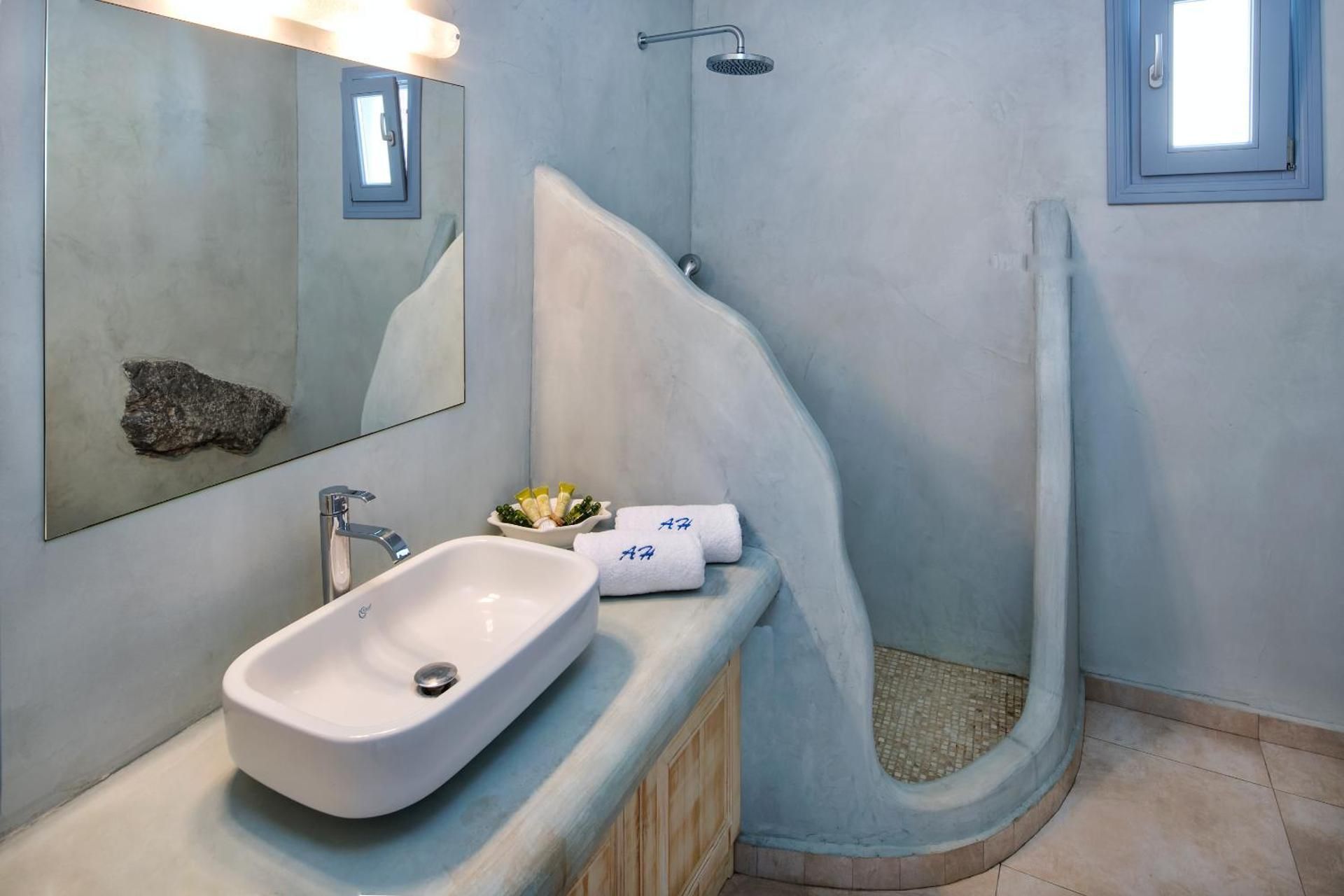 One-Bedroom Apartment with Hot Tub