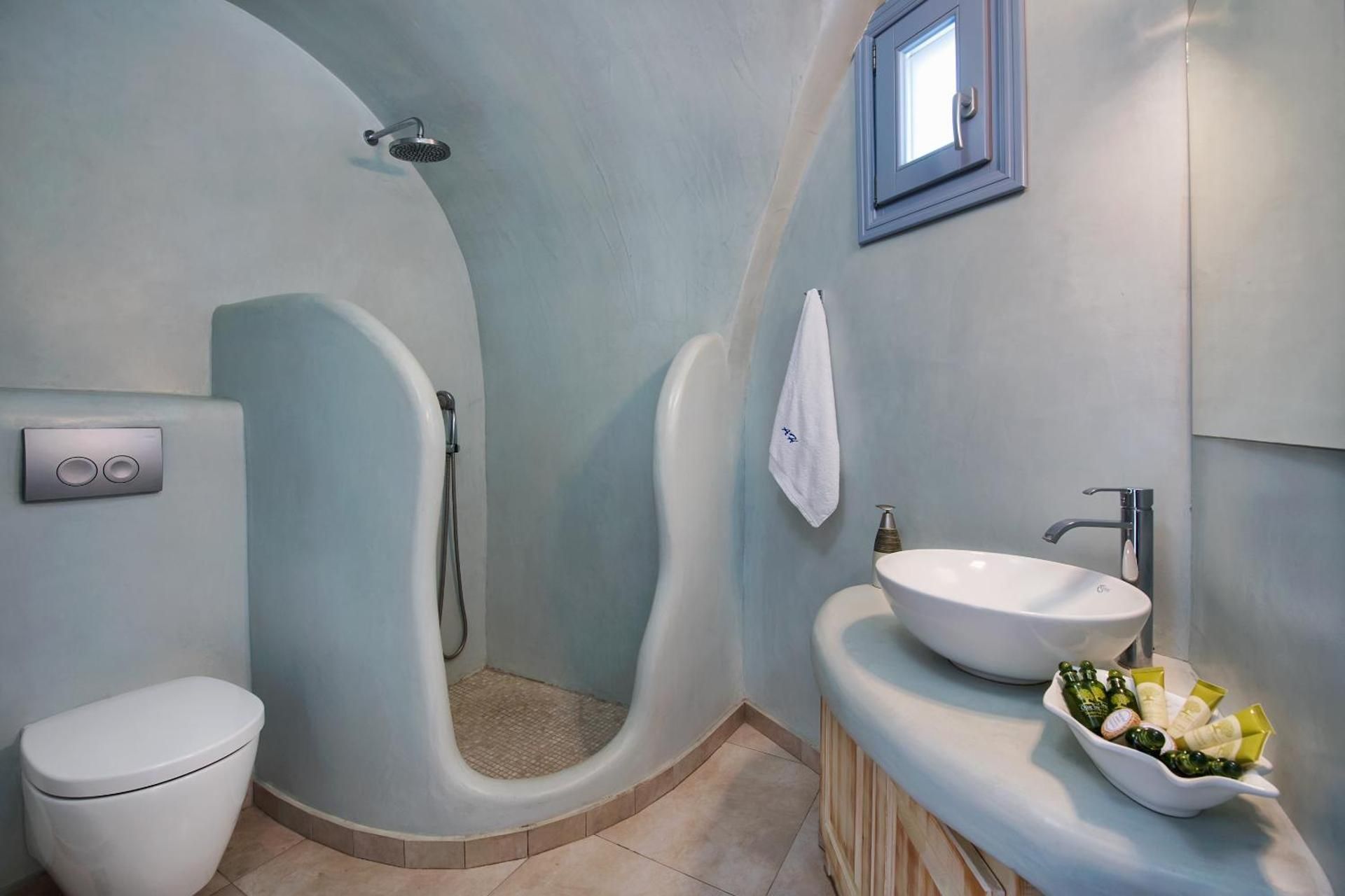 Double Cave Room-Lino