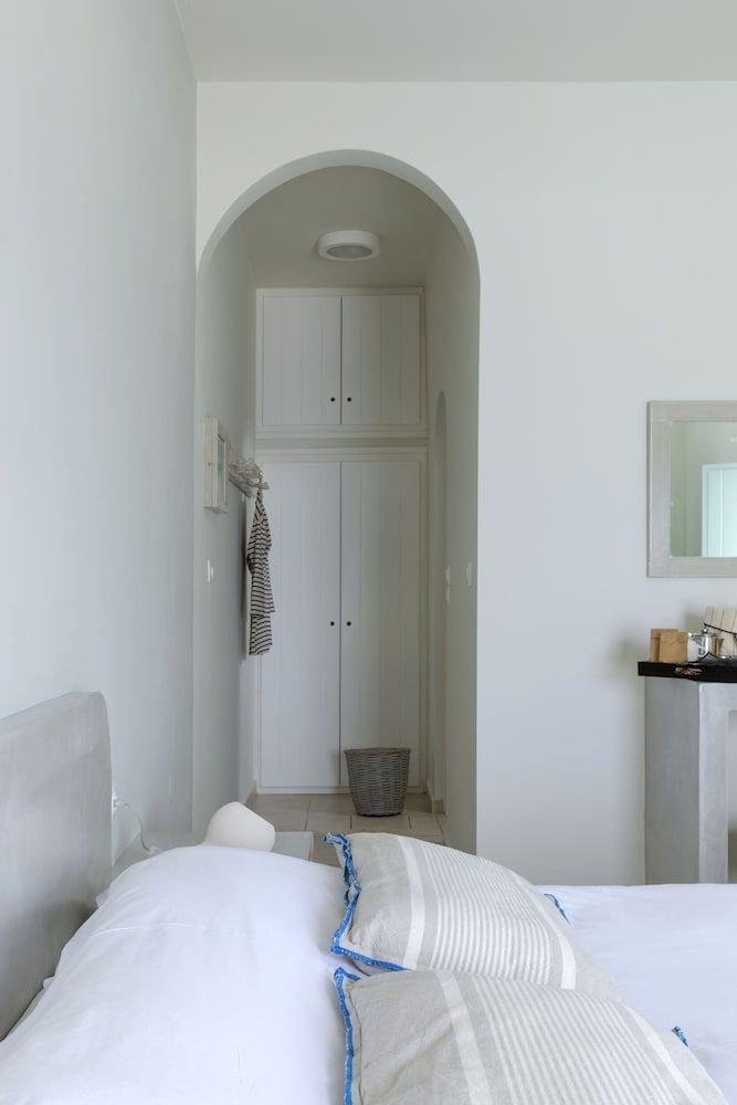 Blue Dolphins Apartments & Suites Standard Double Room, Partial Sea View (Shared Terrace) 12