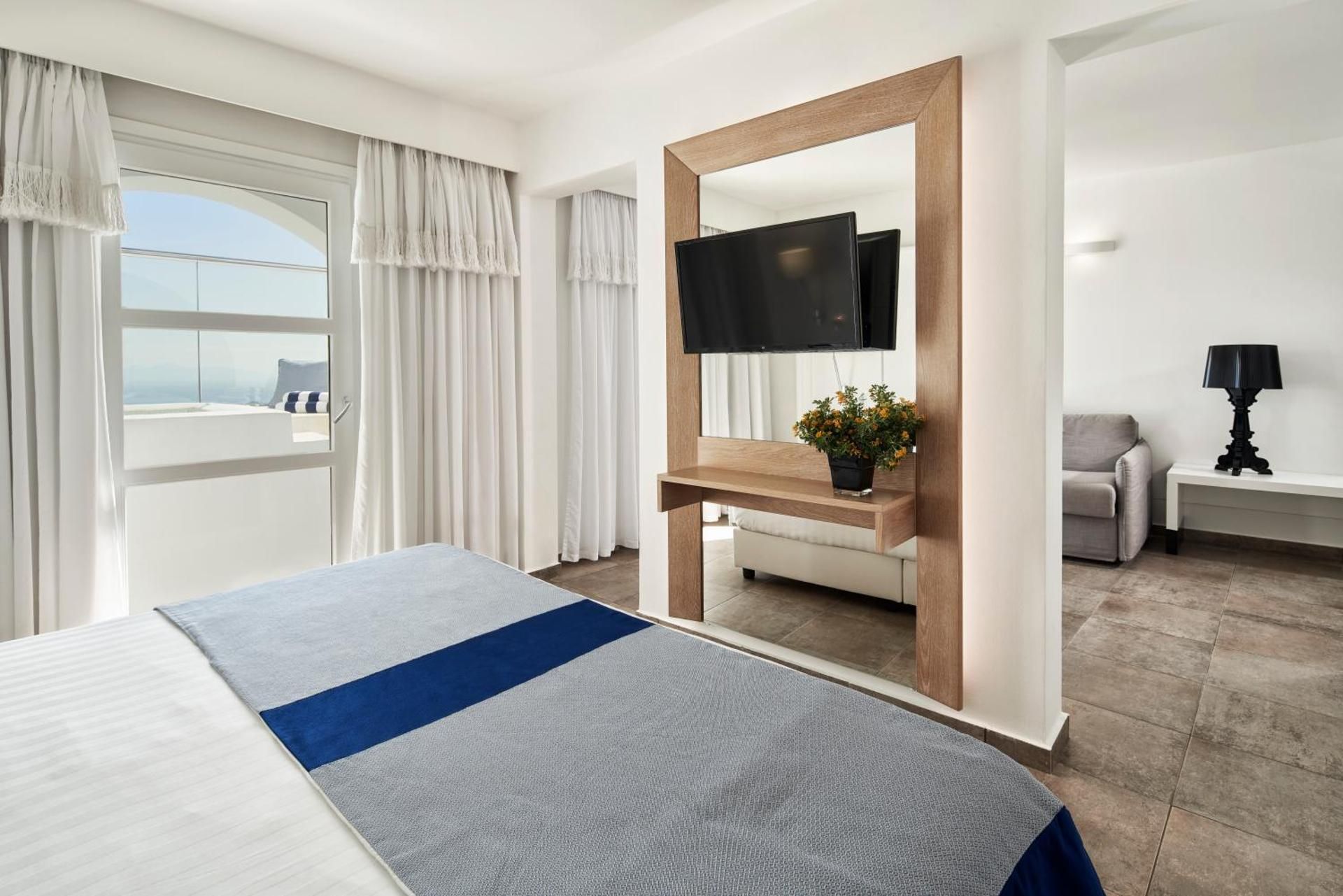 Suite with Hot Tub and Sea View