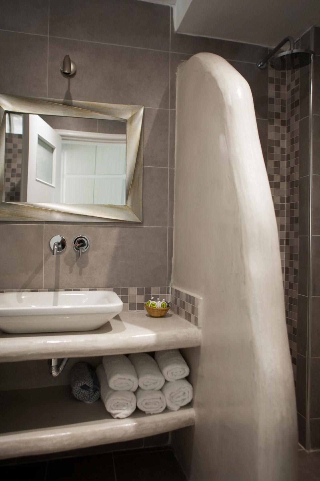 Daedalus Hotel Triple Room 2