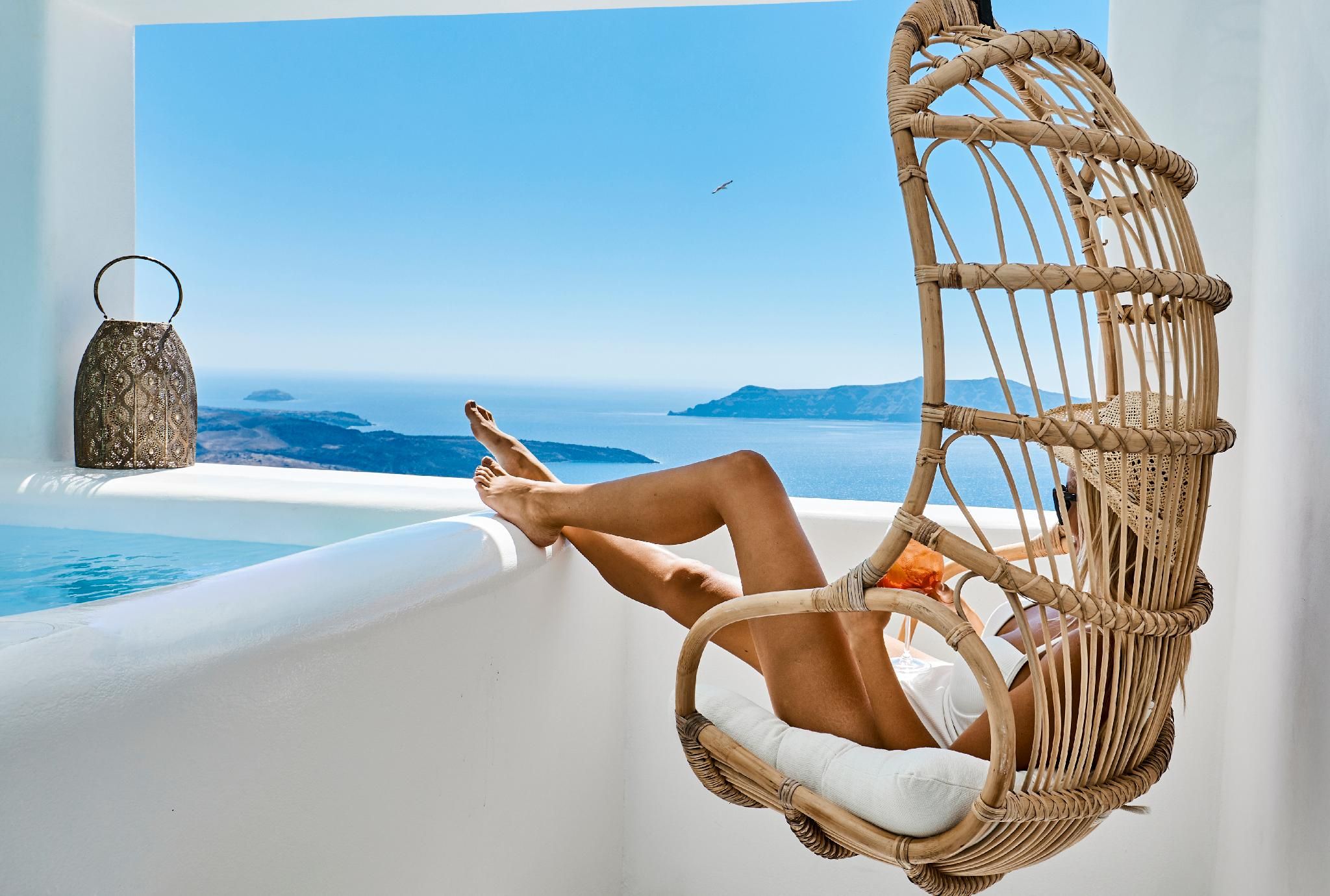 Honeymoon Suite with Indoor Heated Jacuzzi and Sea View