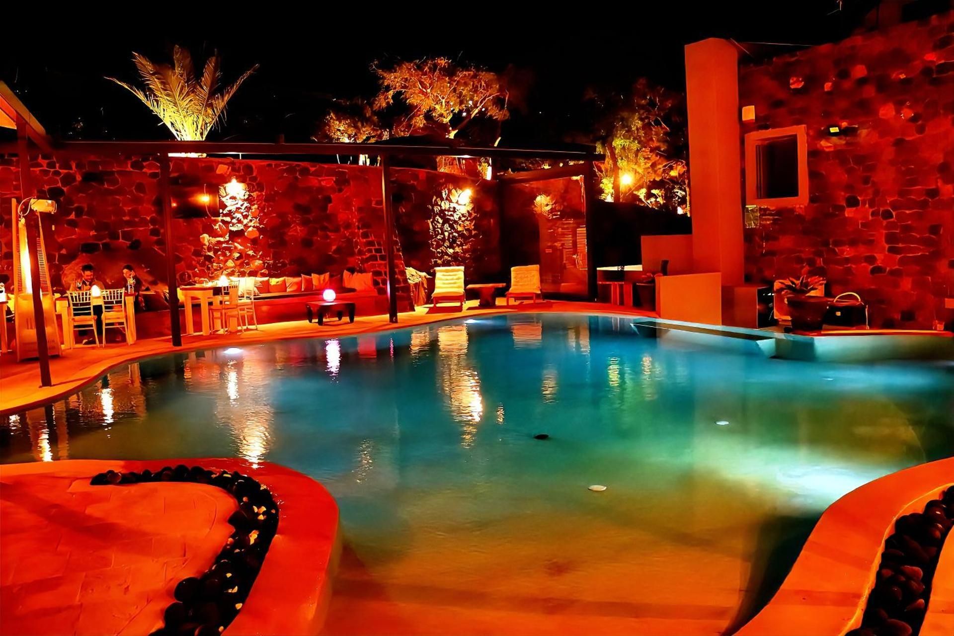 shared lounge/tv area