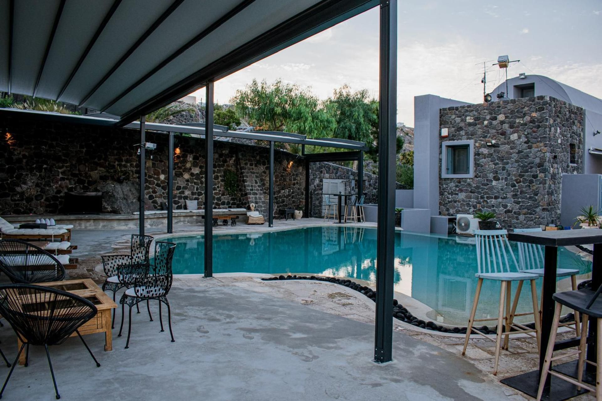 shared lounge/tv area