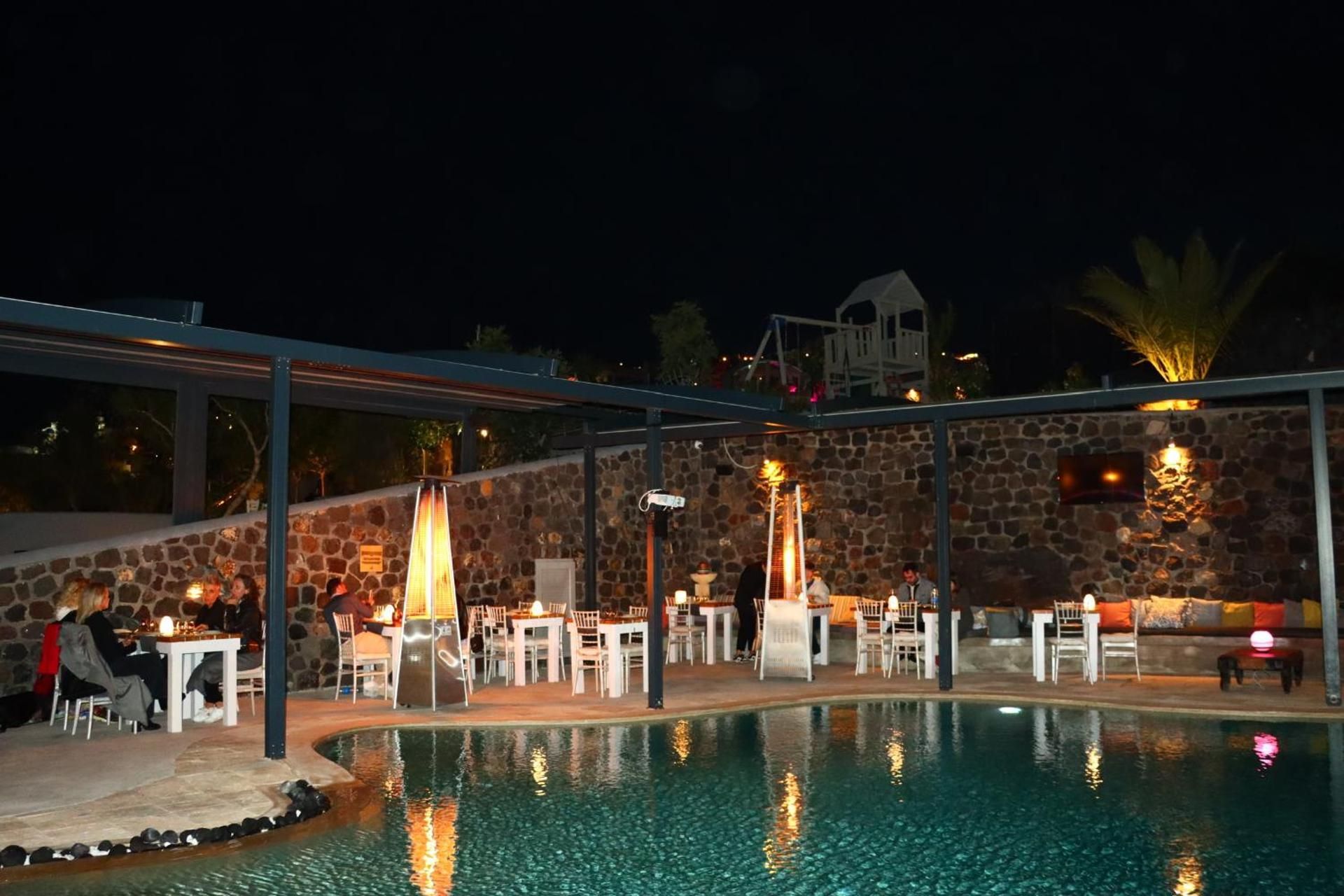 shared lounge/tv area