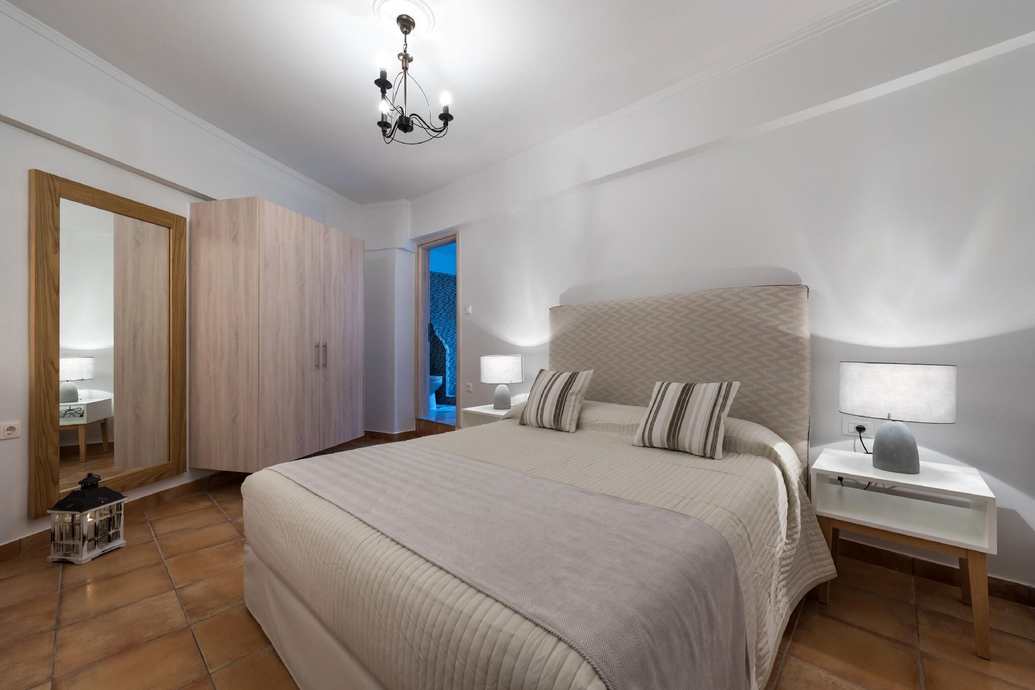 Junior Suite with Caldera View