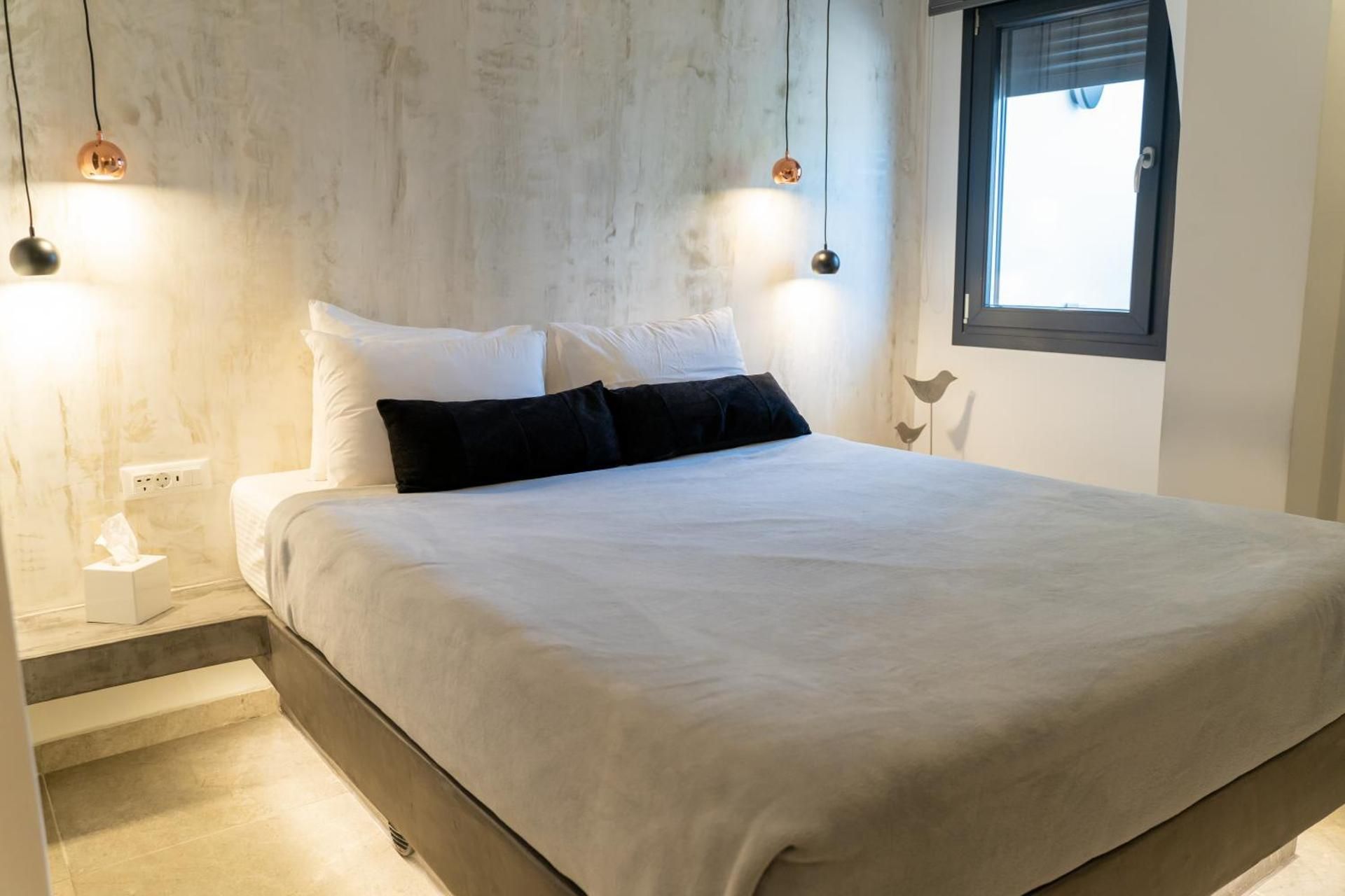 George & Joanna Suites Santorini King Room with Spa Bath