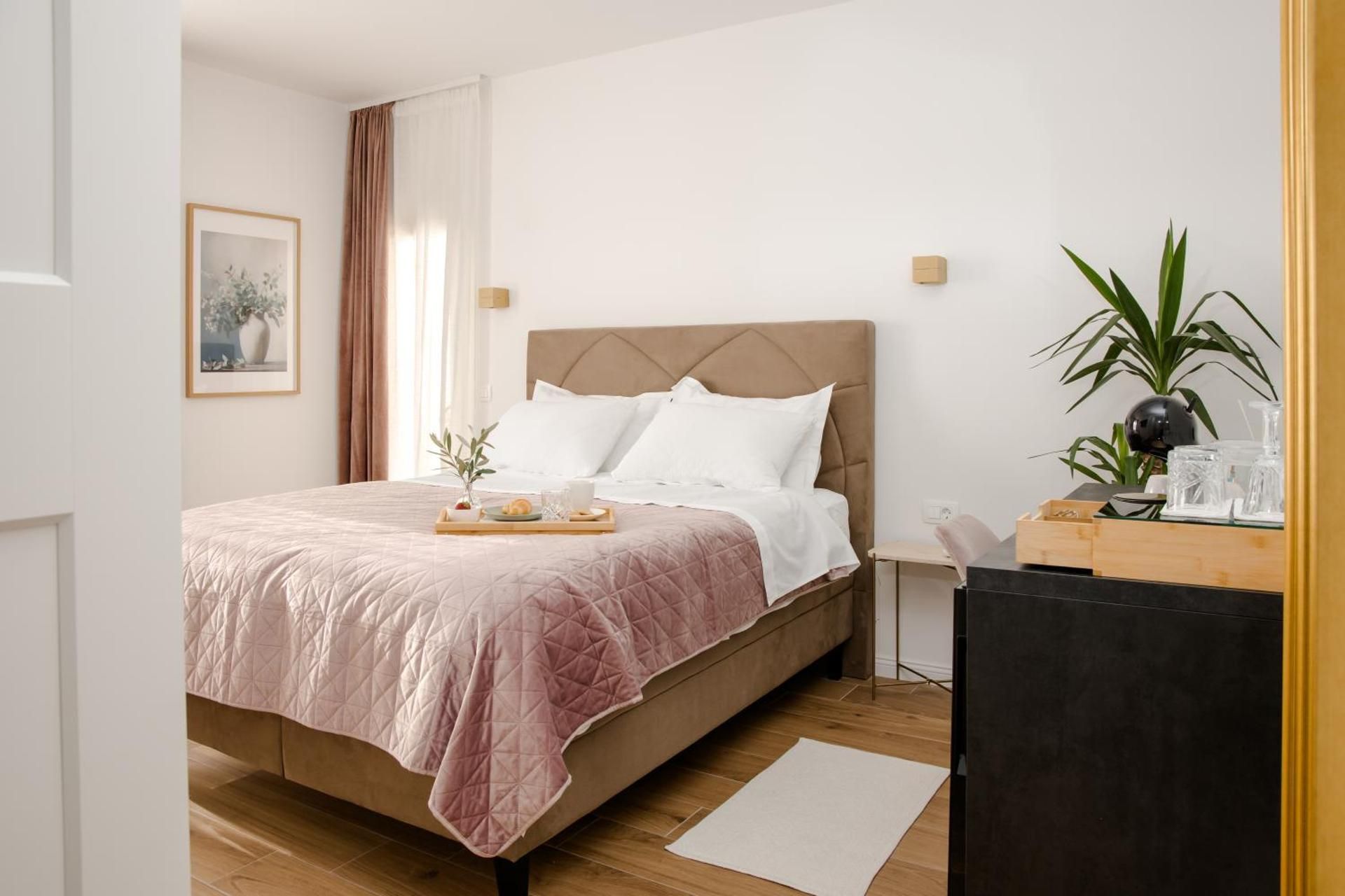 Deluxe Double Room with Shower