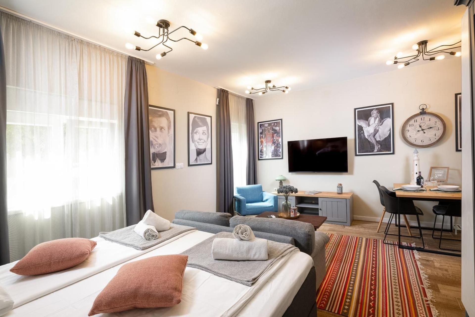 One-Bedroom Apartment