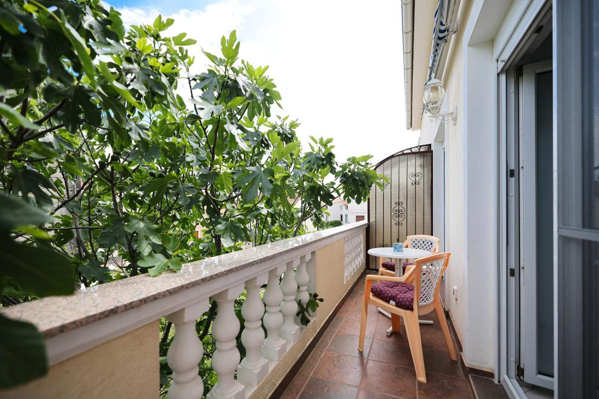 One-Bedroom Apartment with Terrace and Sea View