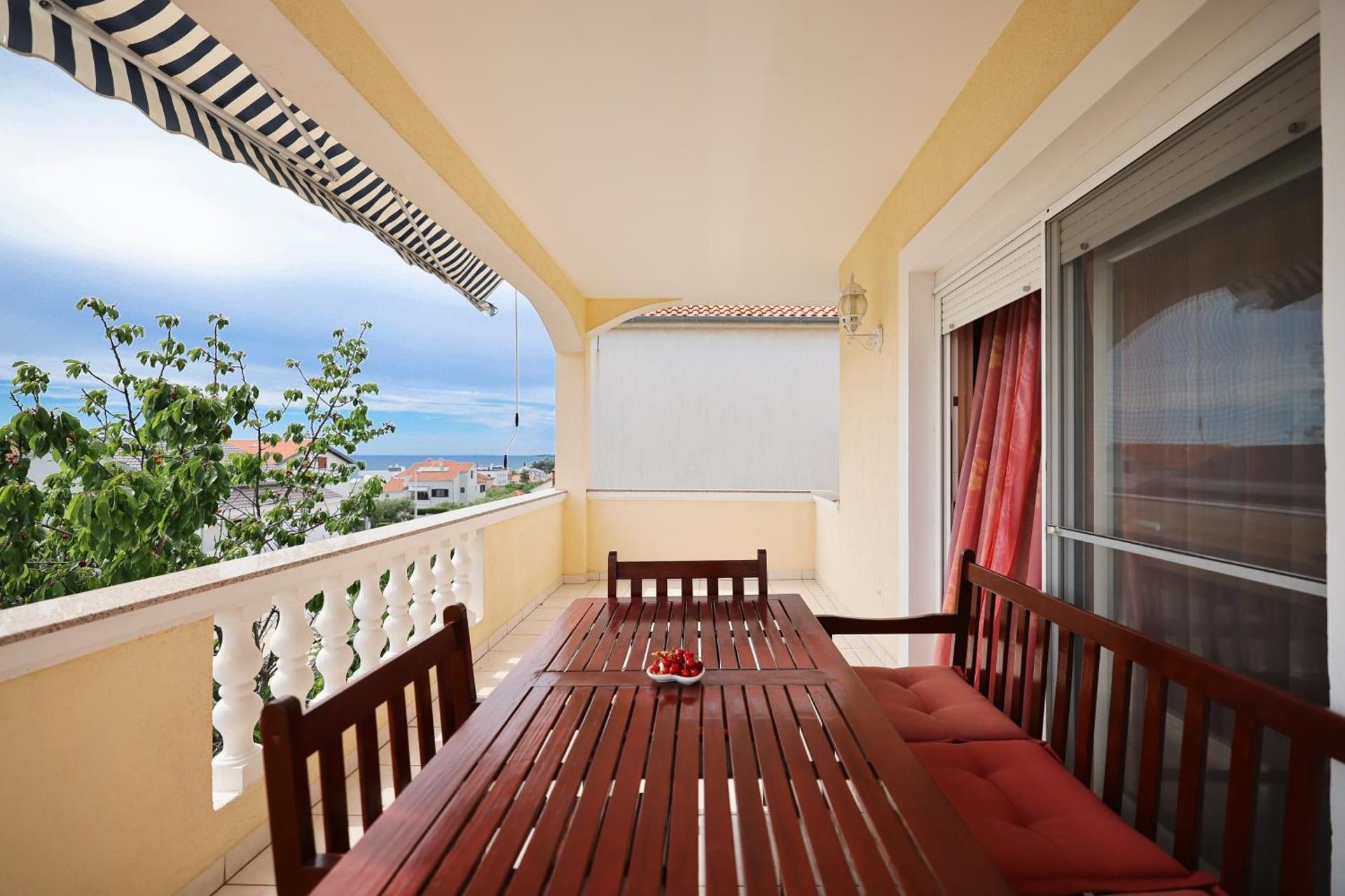 One-Bedroom Apartment with Balcony