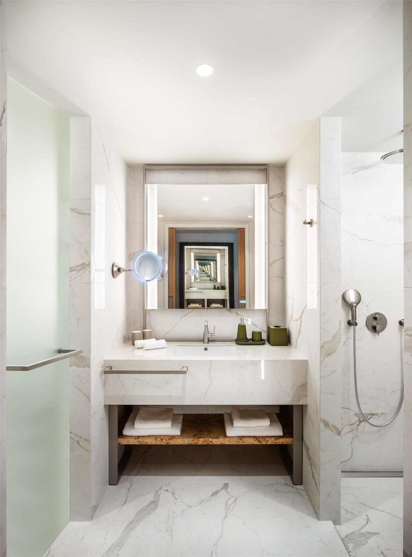 Hyatt Regency Zadar Deluxe Room with One King Bed and Balcony 3