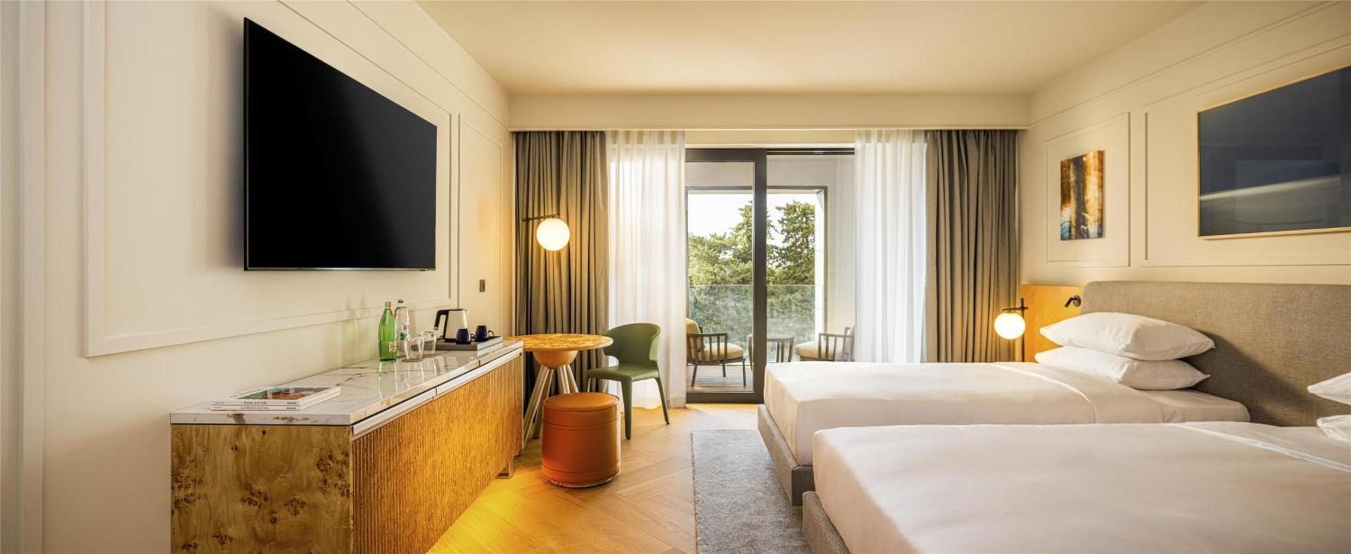 Deluxe Room with Two Single Beds and Balcony