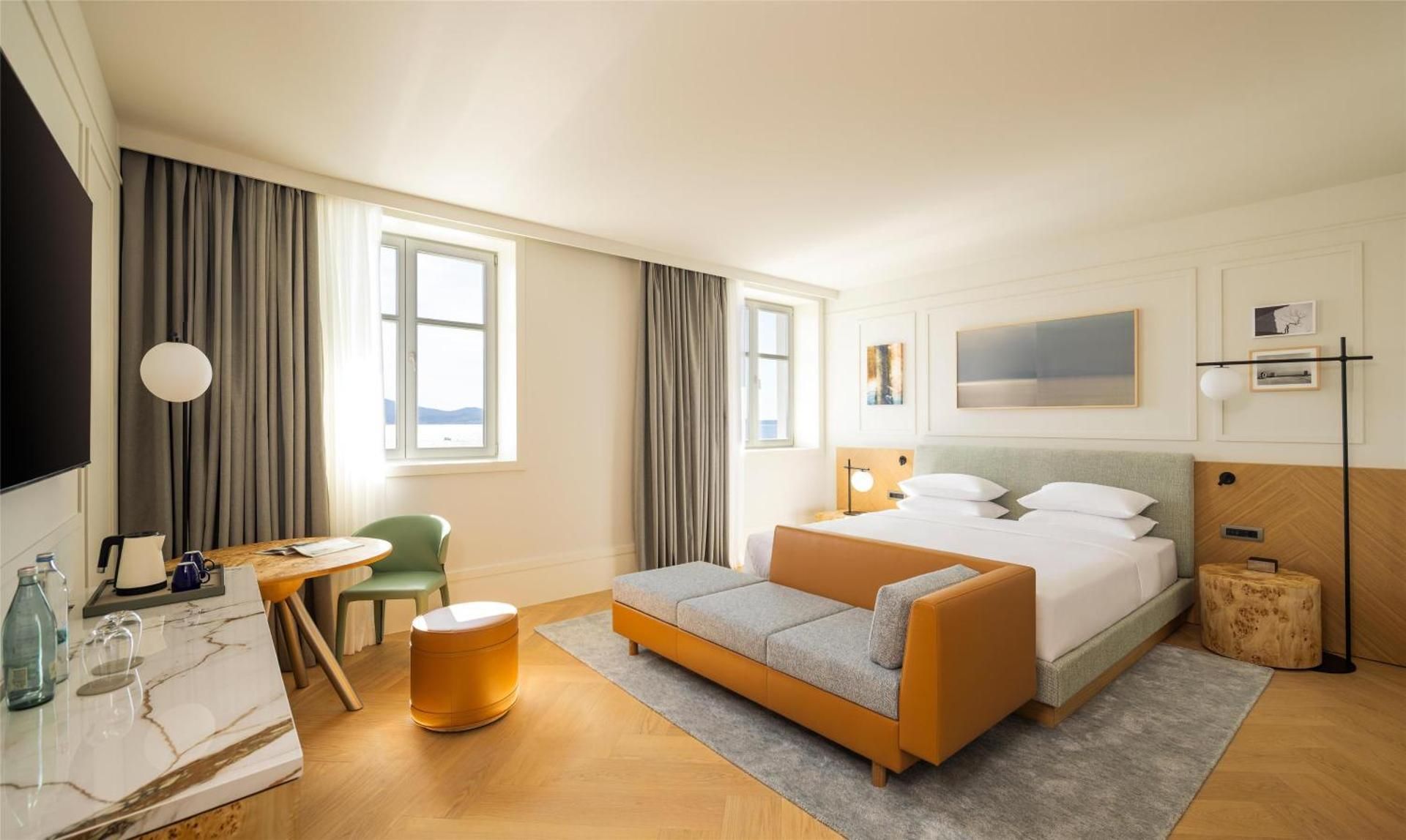 1 King Bed Sea View
