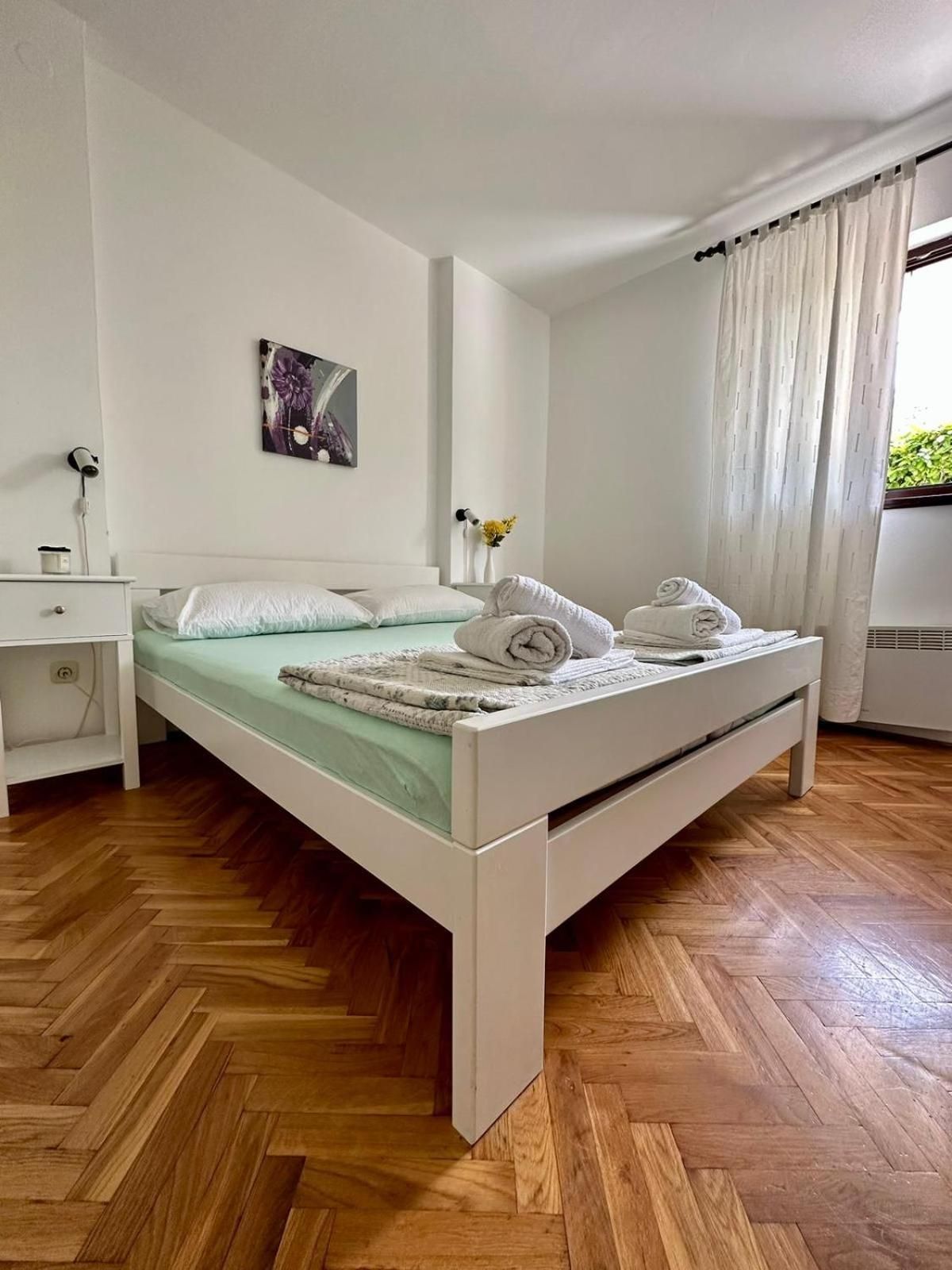 Deluxe Studio